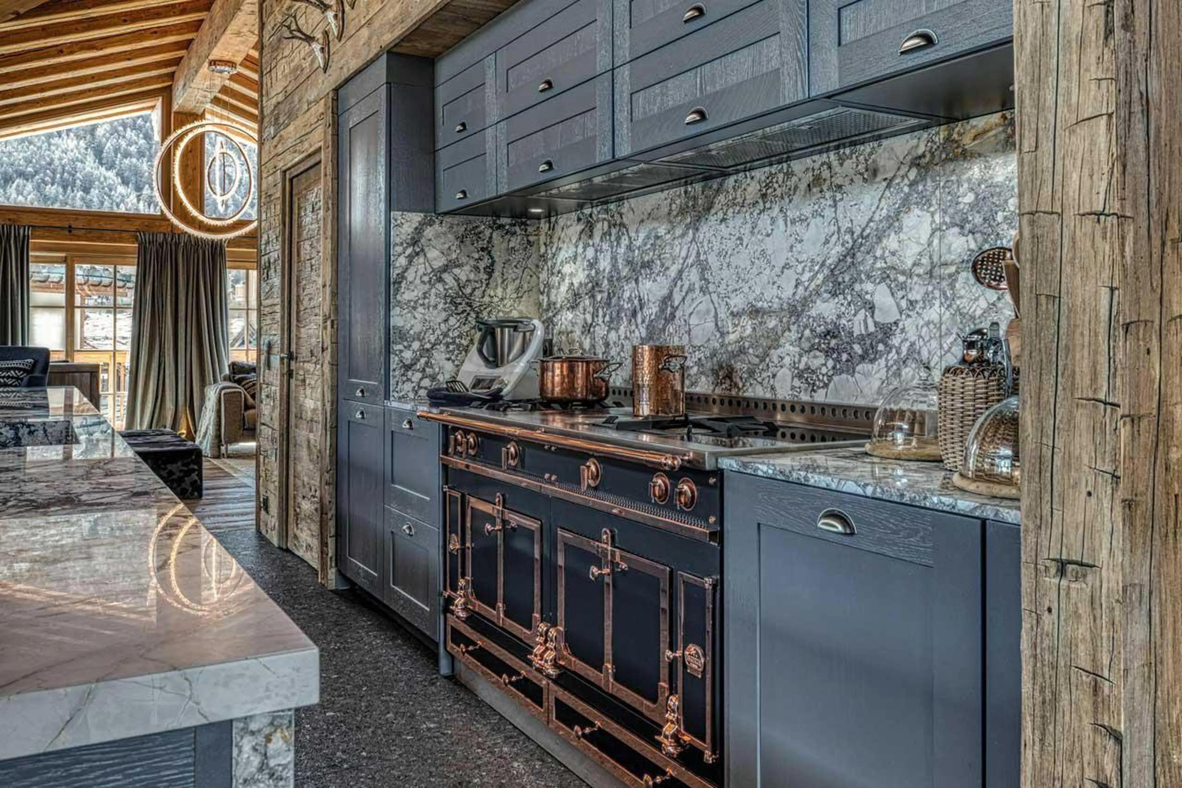 Well-equipped kitchen in Chalet Markhor, Val d'Isere