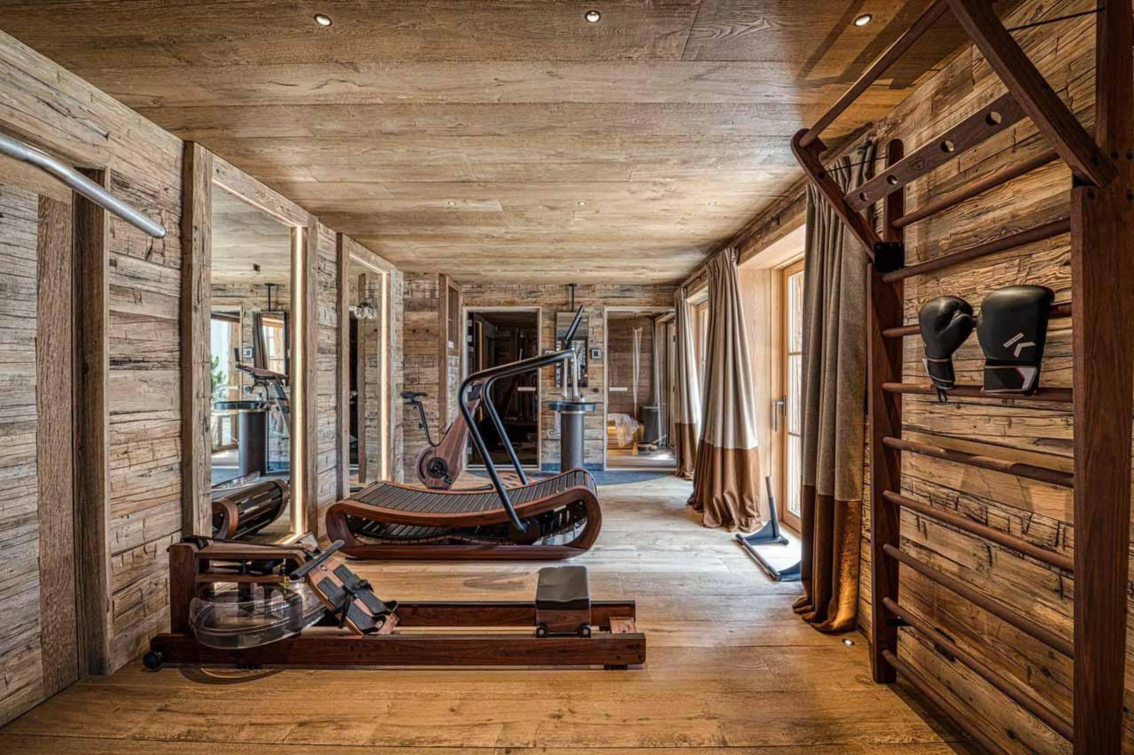 Modern fitness room in Chalet Markhor, Val d'Isere