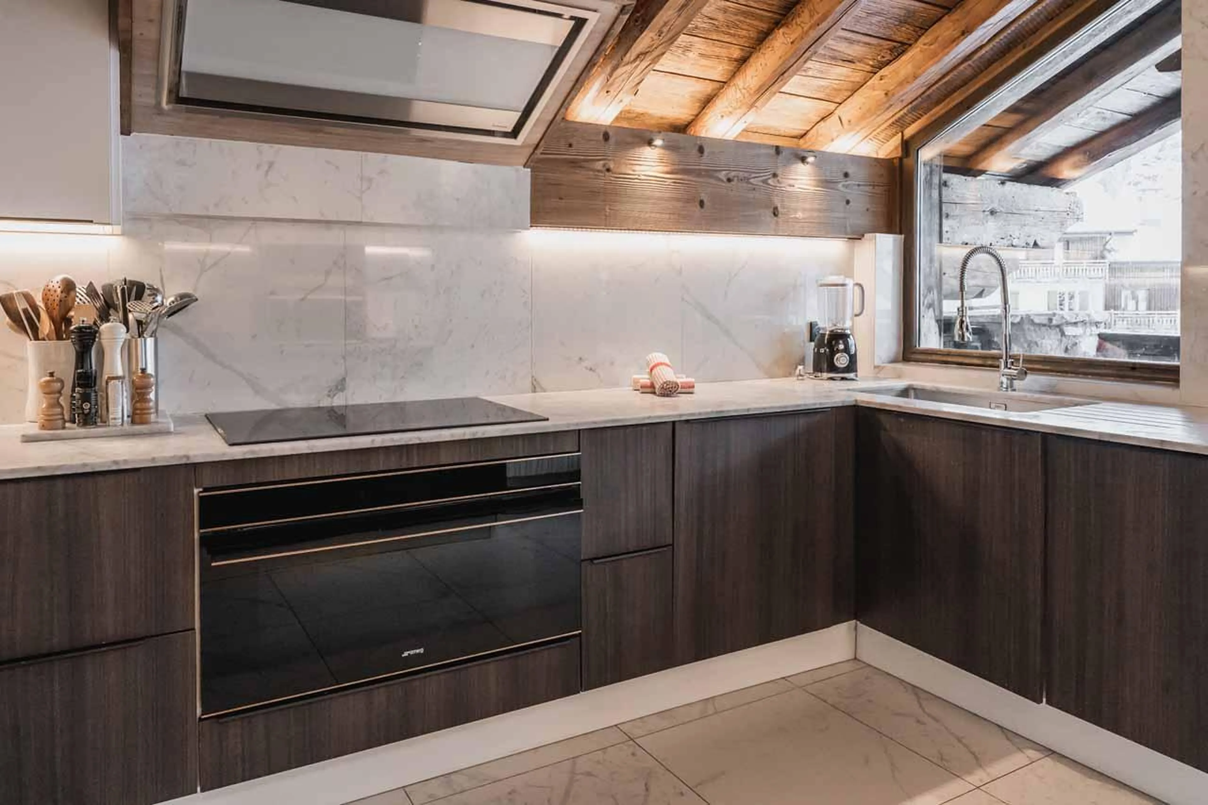 Modern kitchen in Chalet Mathilda, Val d'Isere