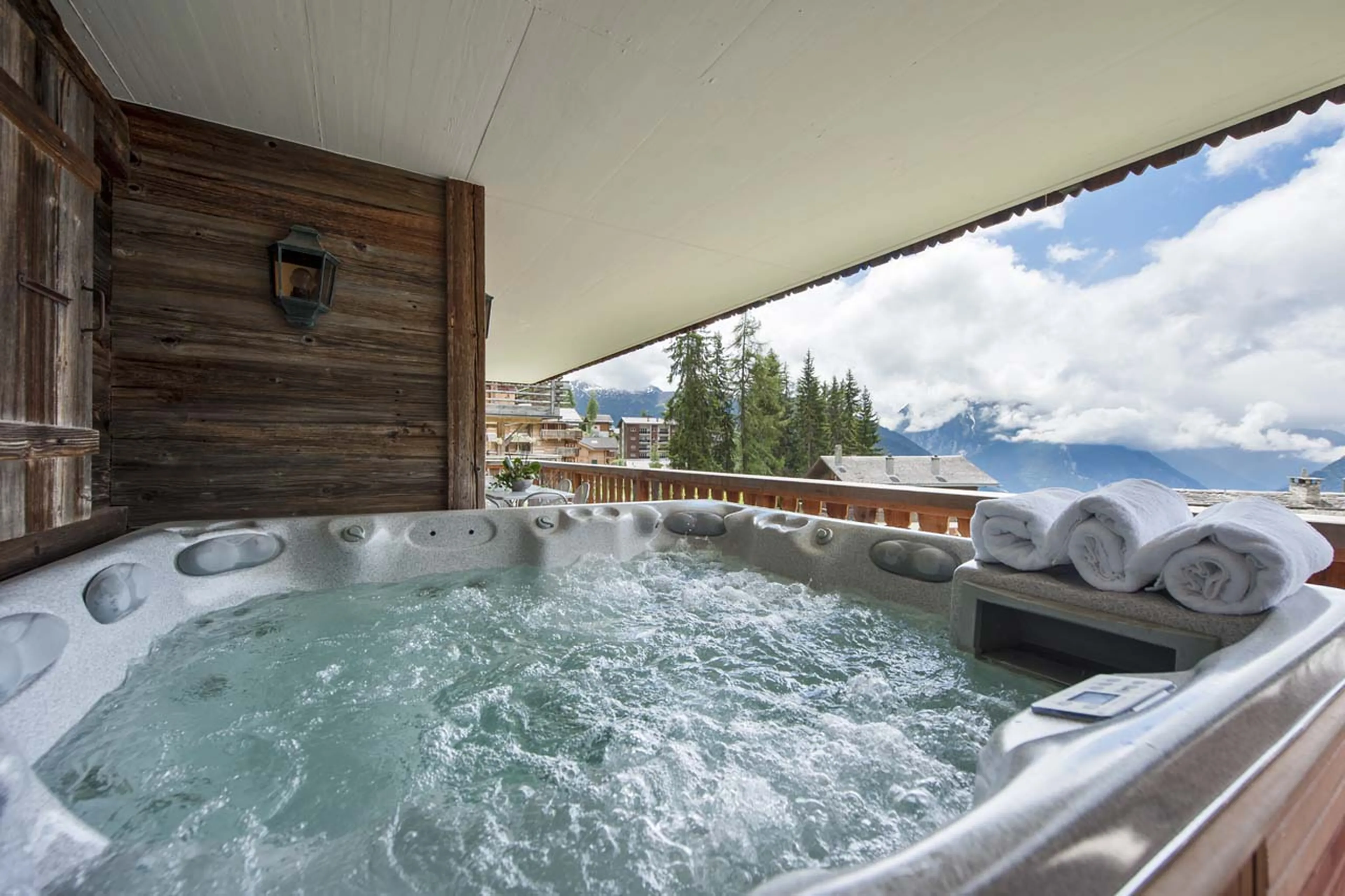 Hot tub at Apartment Max in Verbier