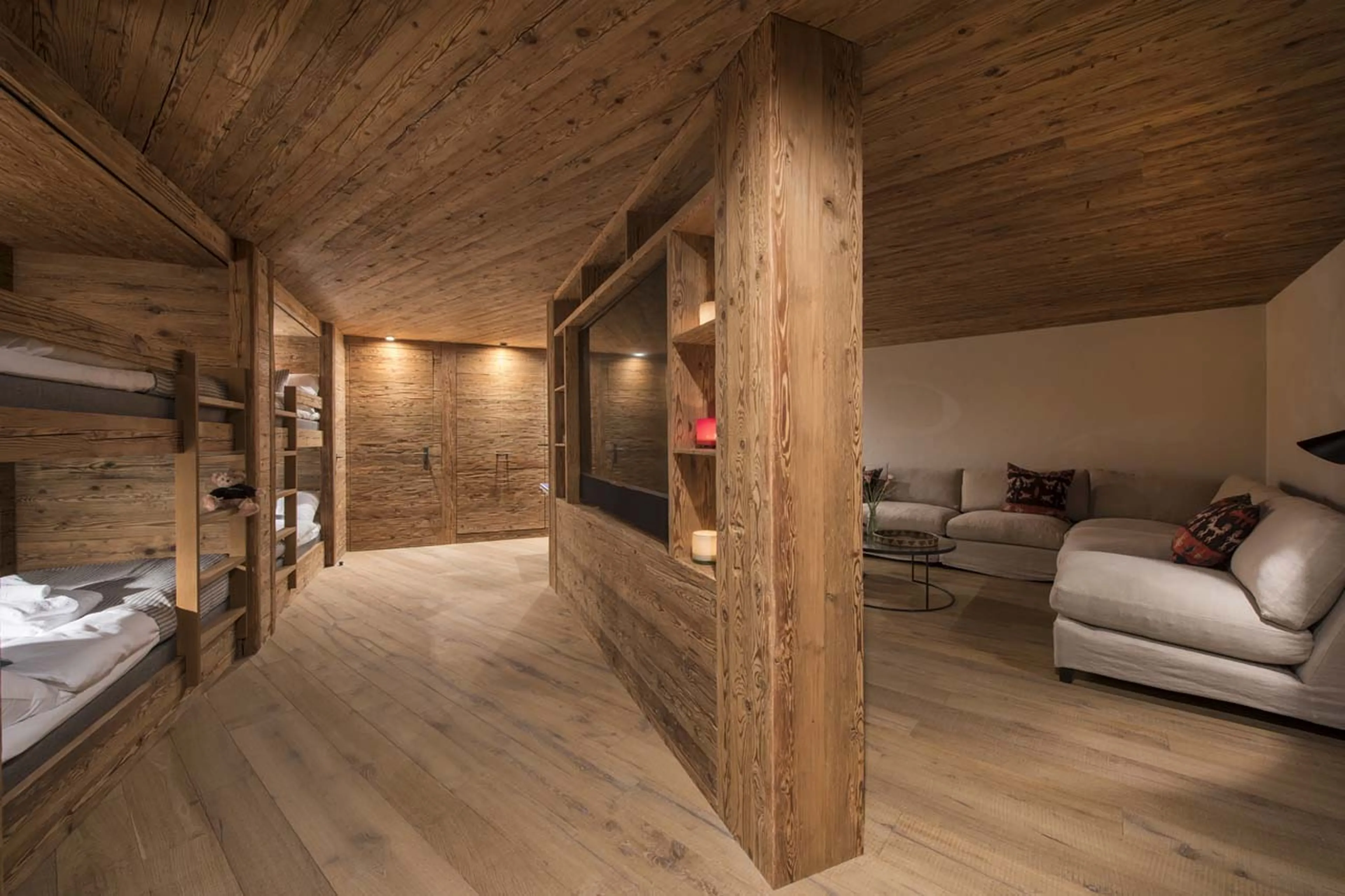 Bunk beds in playroom of Chalet Mckinley in Zermatt