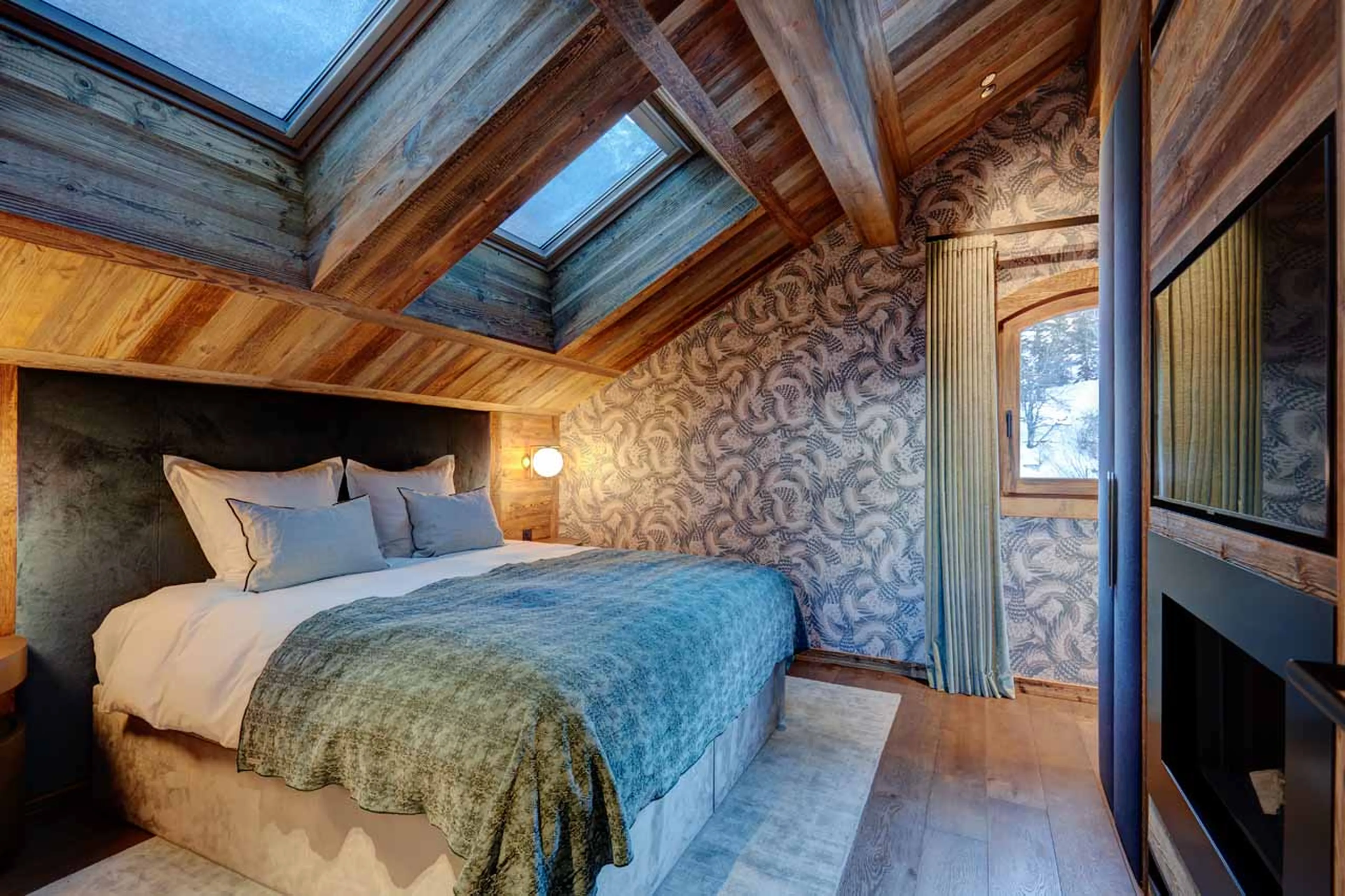 Master bedroom at Chalet Menor in Meribel