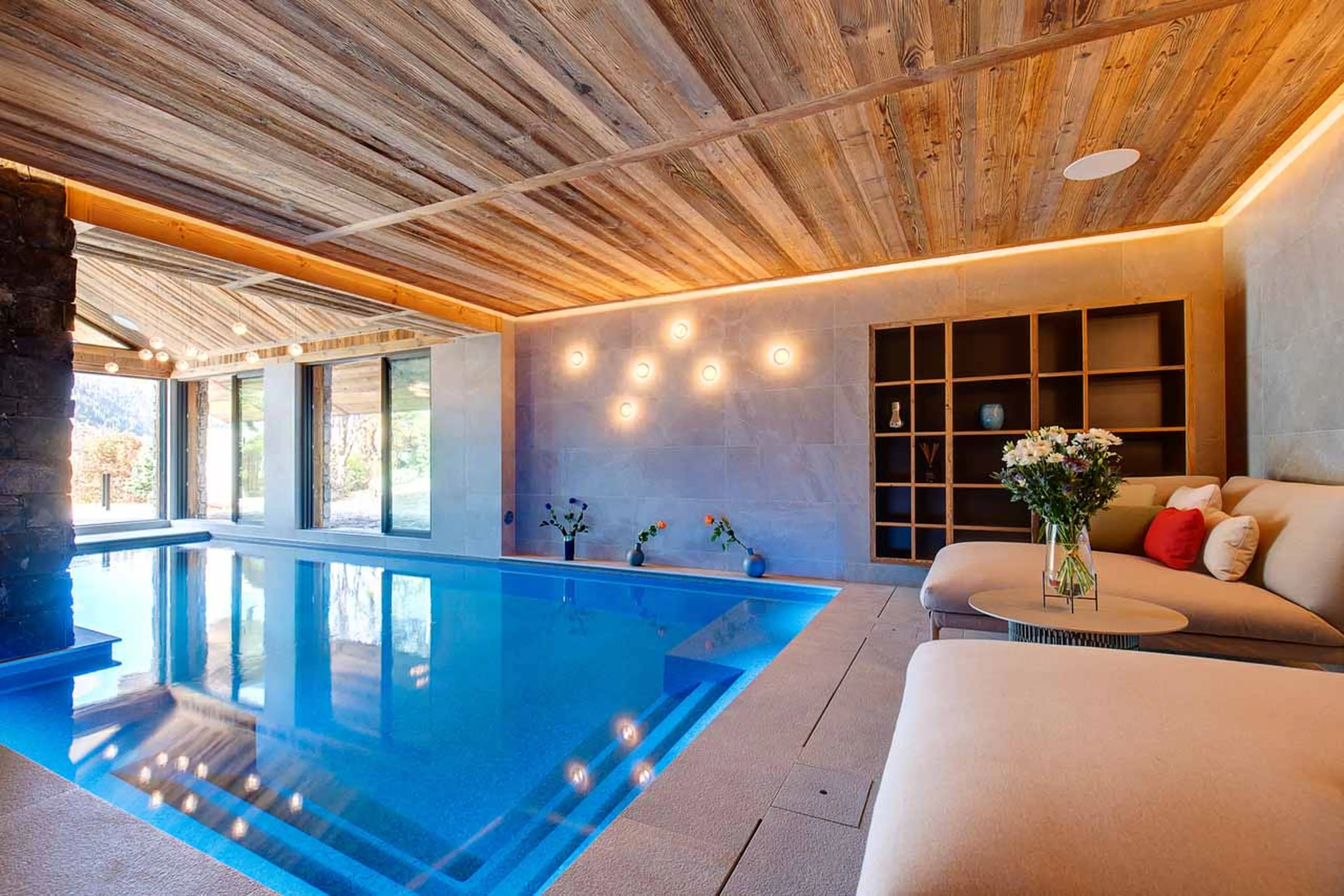 Indoor swimming pool with relaxation area