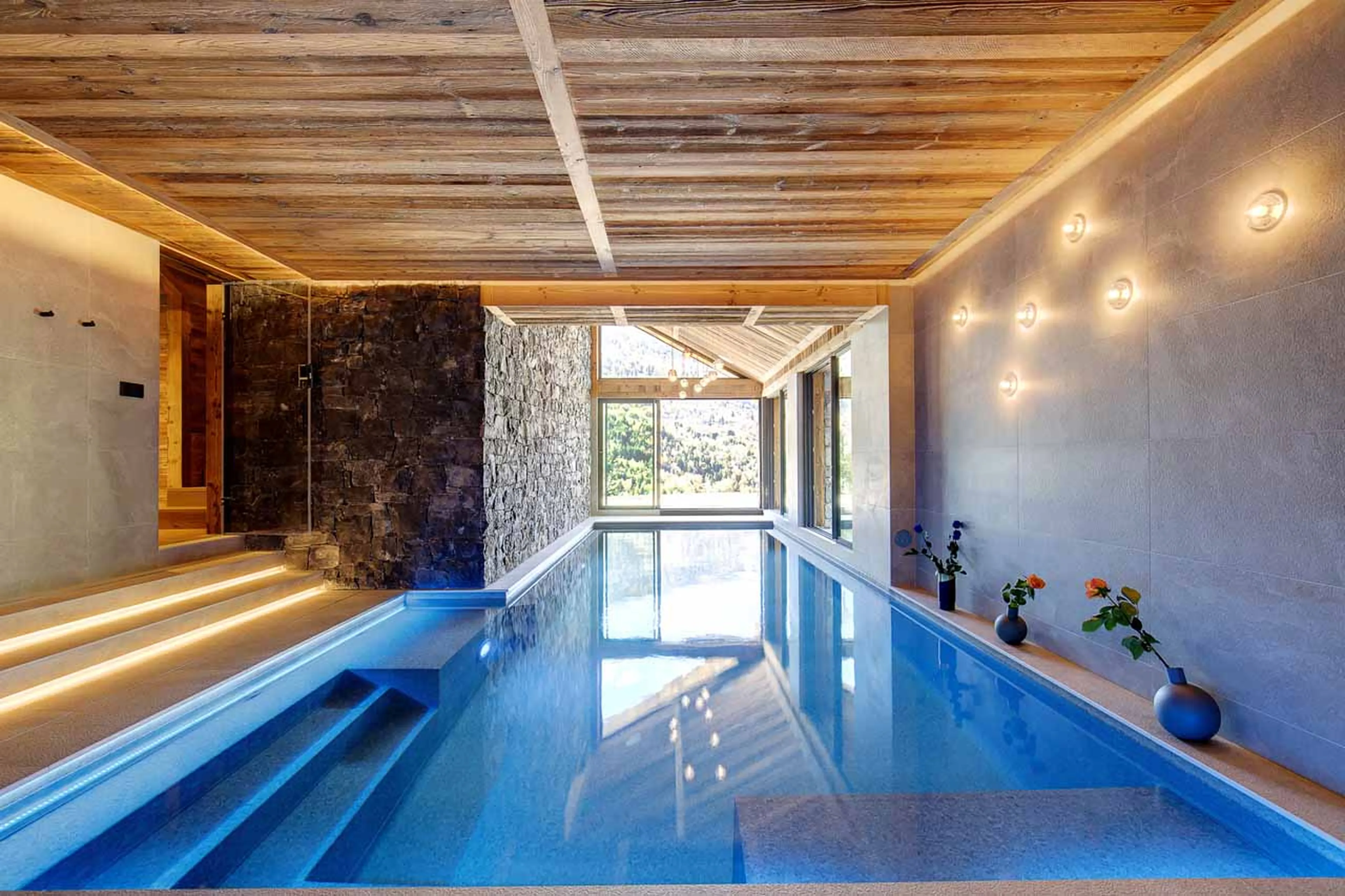Indoor swimming pool at Chalet Menor in Meribel