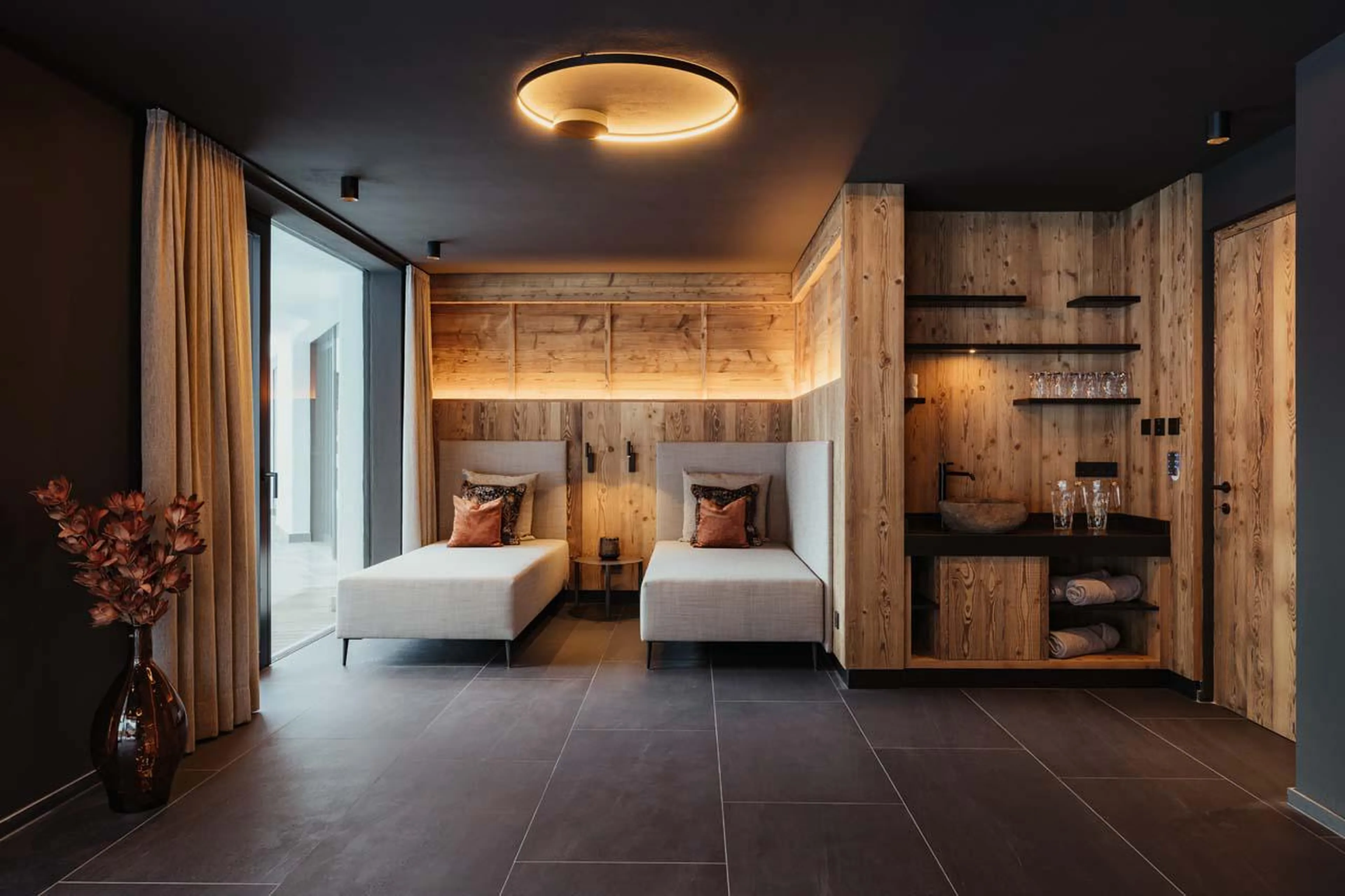 Relaxation beds at Chalet Mile 2 in Val Gardena