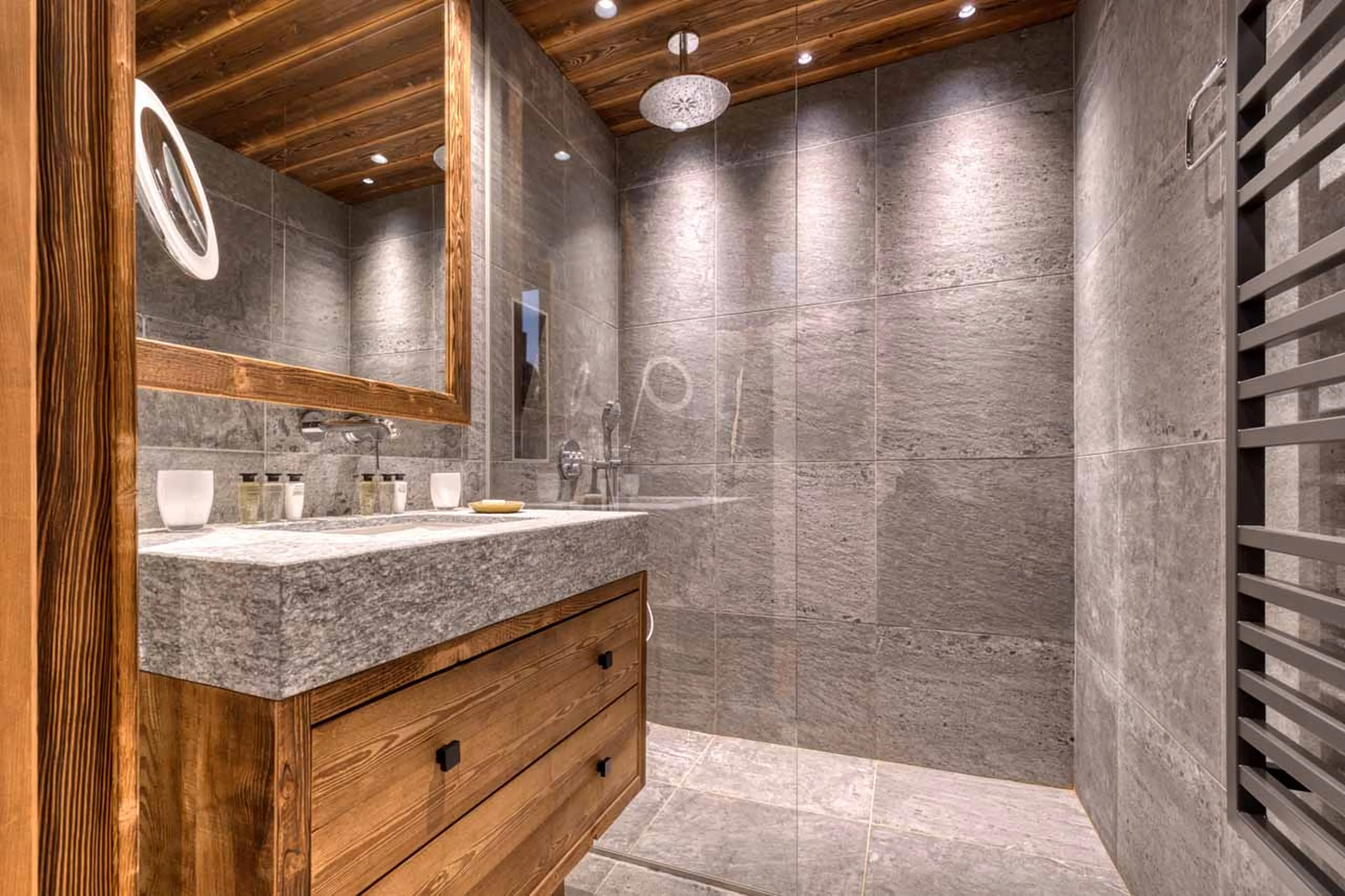 Bedroom 2 en-suite at Chalet Myriam in Meribel