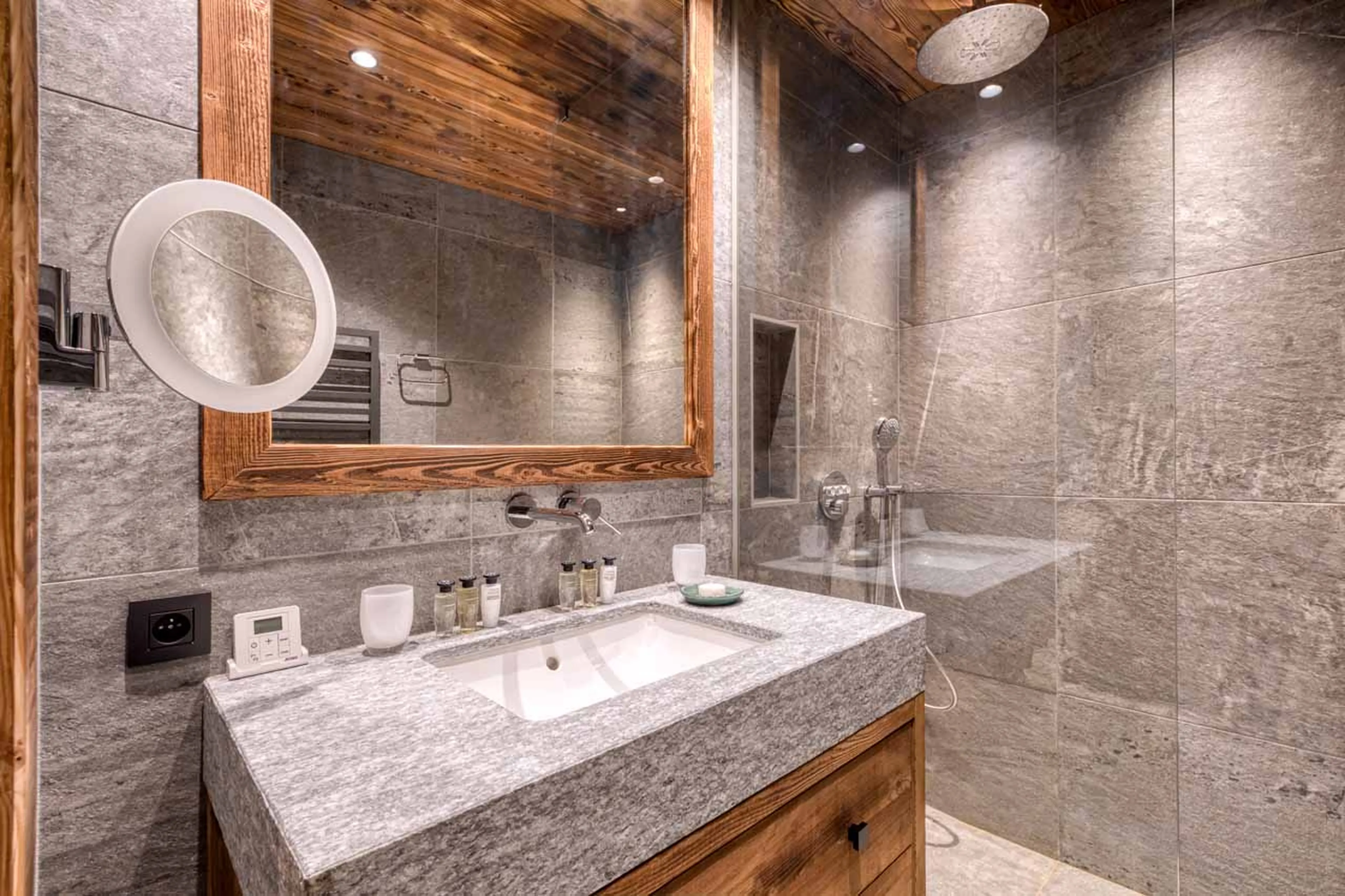 Bedroom 4 en-suite at Chalet Myriam in Meribel