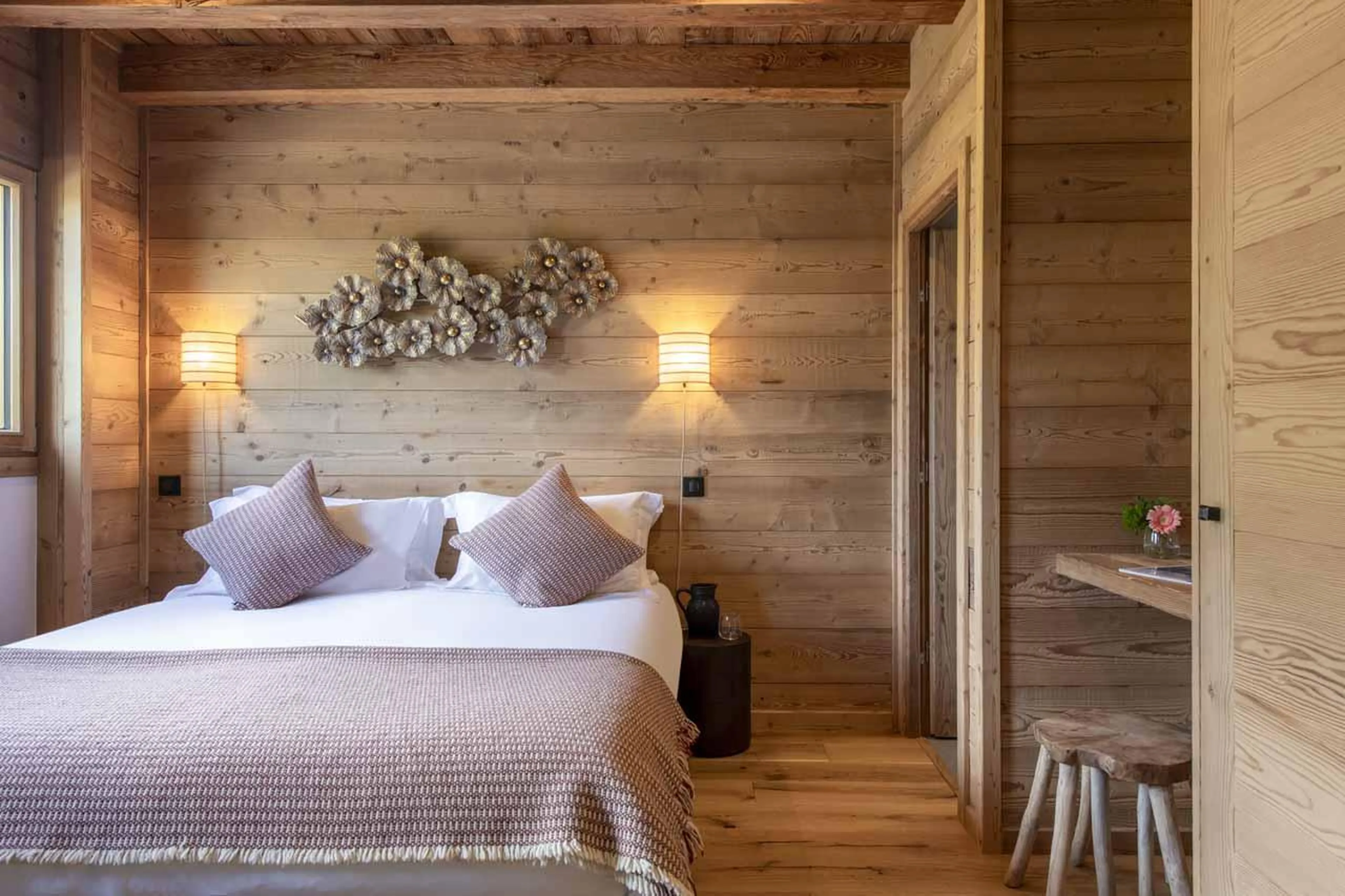 Double bedroom with en-suite shower room in Chalet Nanook, Morzine