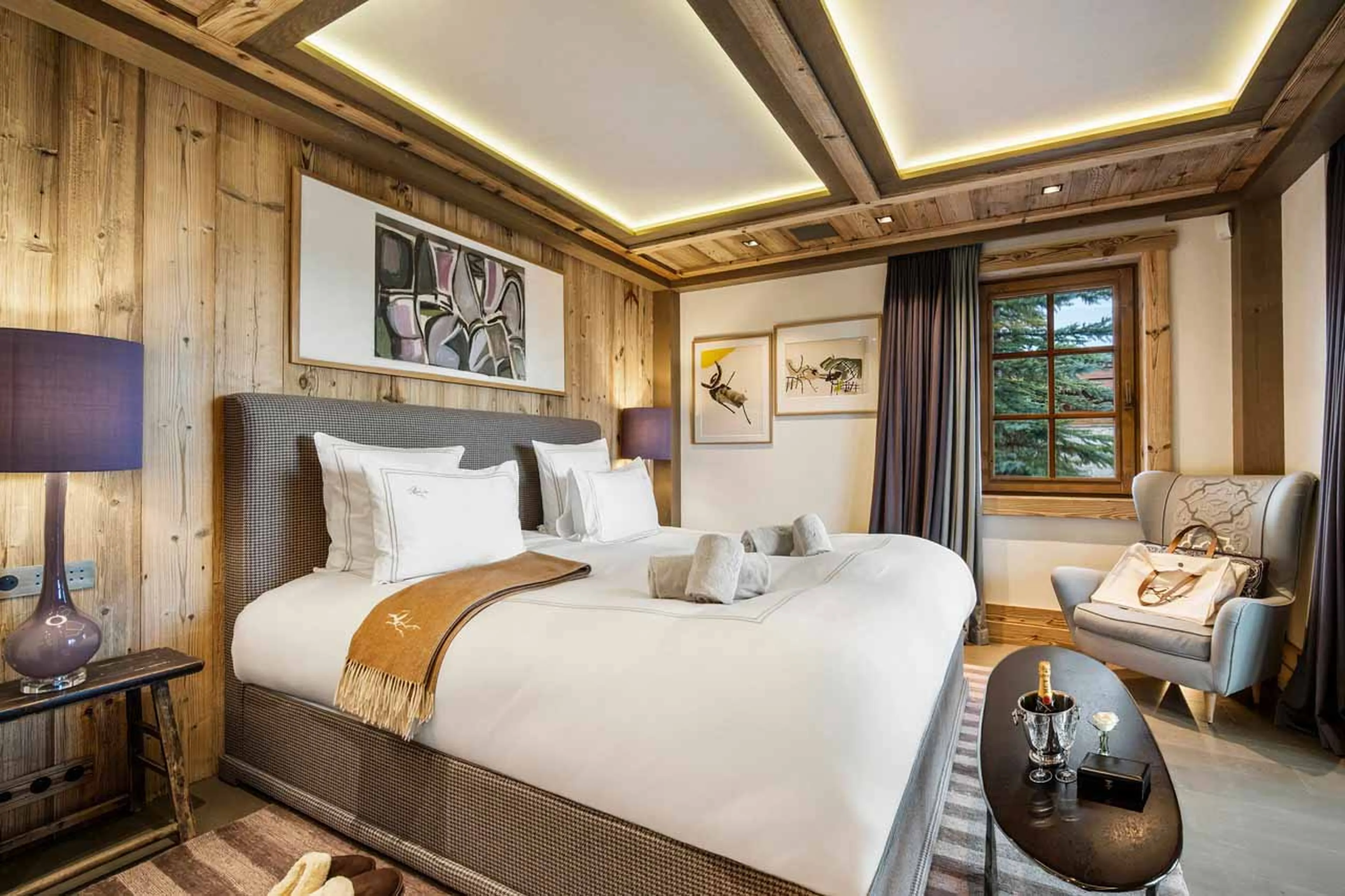 Master bedroom with en suite bathroom in Chalet Nanuq in Courchevel 1850