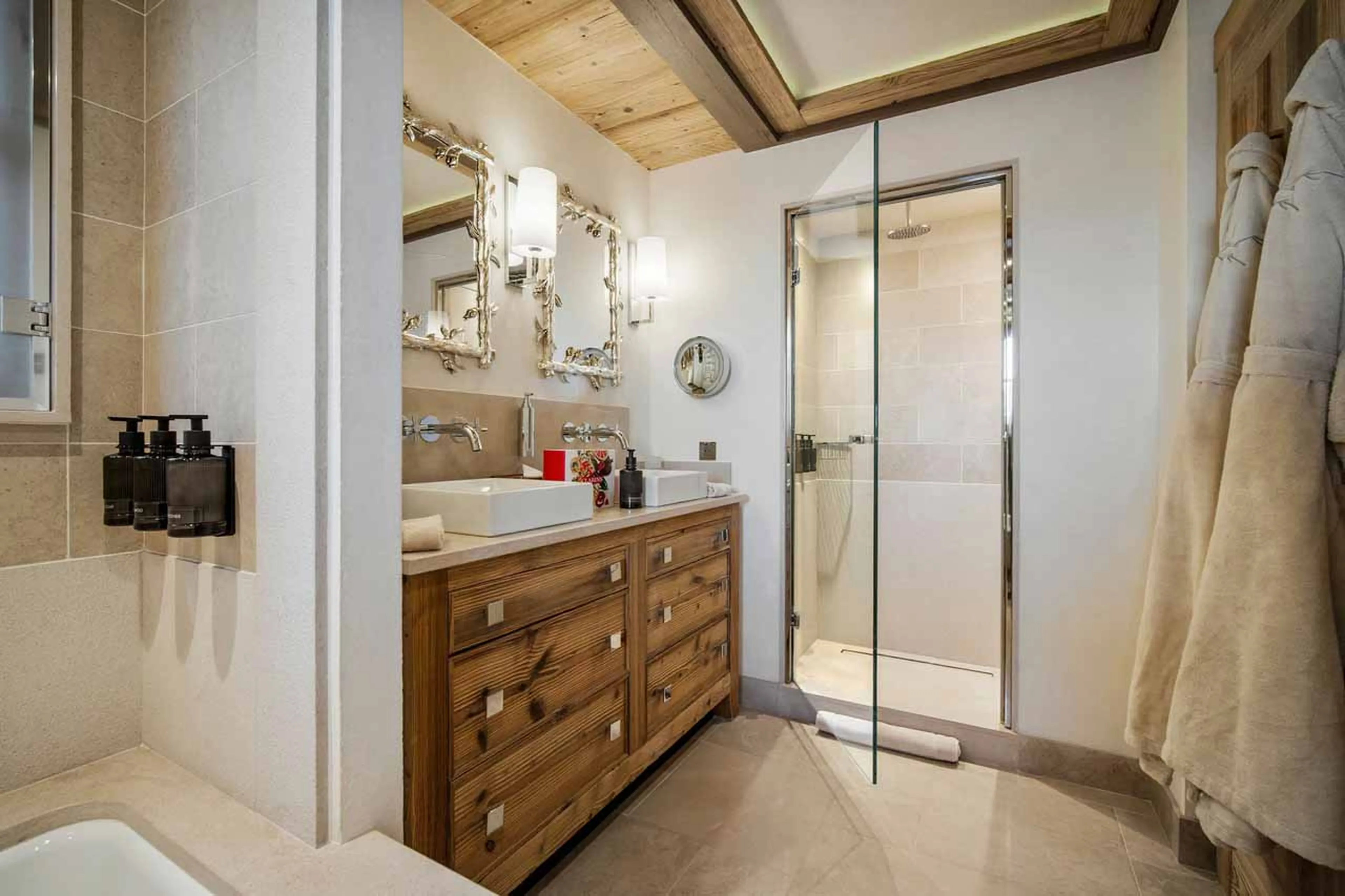 En suite bathroom of master bedroom in Chalet Nanuq in Courchevel 1850