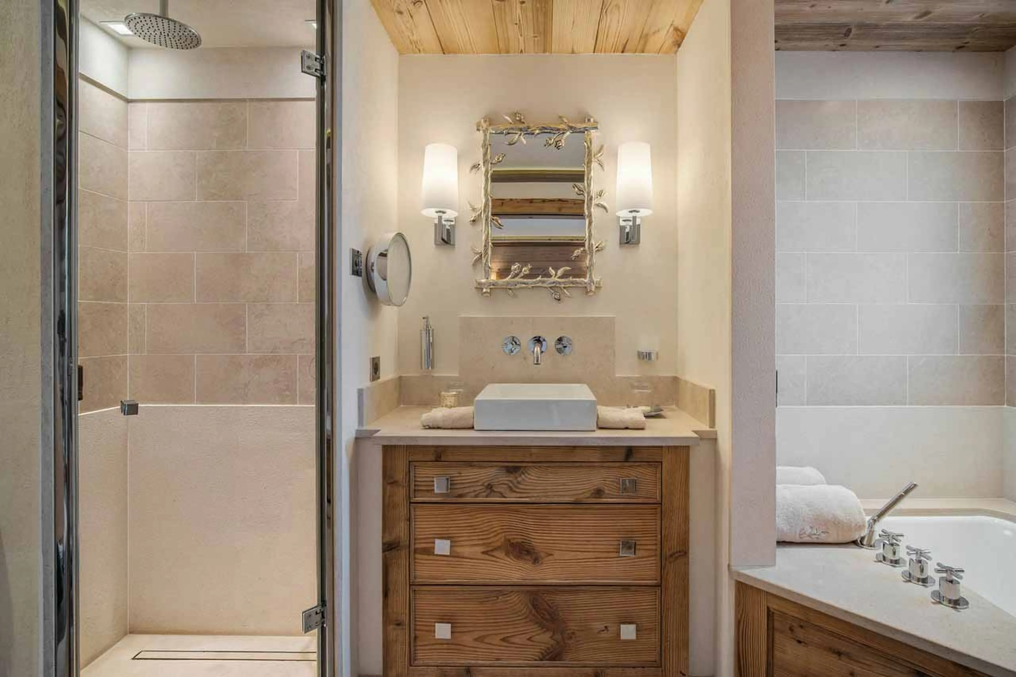 Bedroom 2 en-suite in Chalet Nanuq in Courchevel 1850