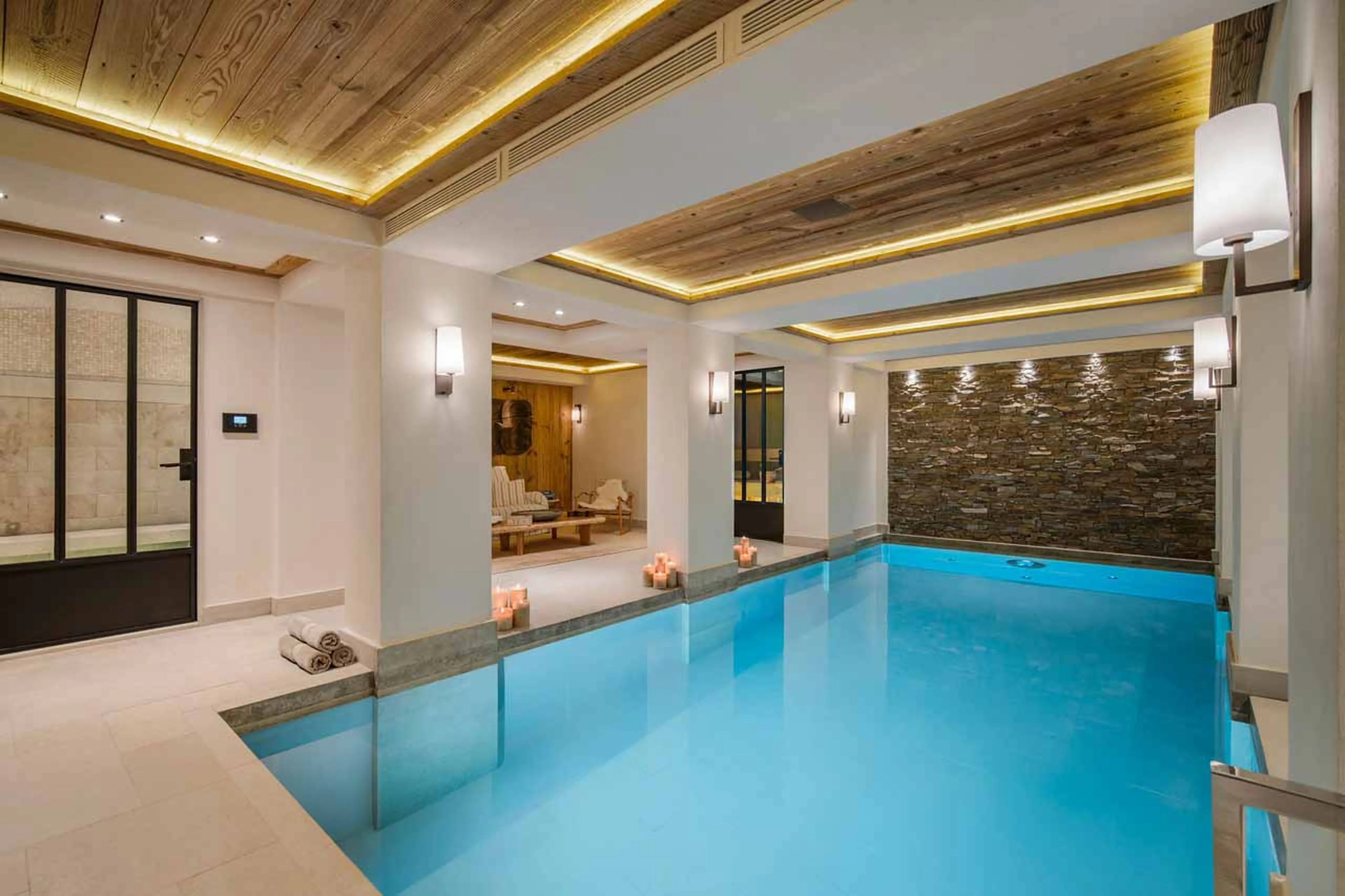 Indoor swimming pool in the wellness area of Chalet Nanuq in Courchevel 1850