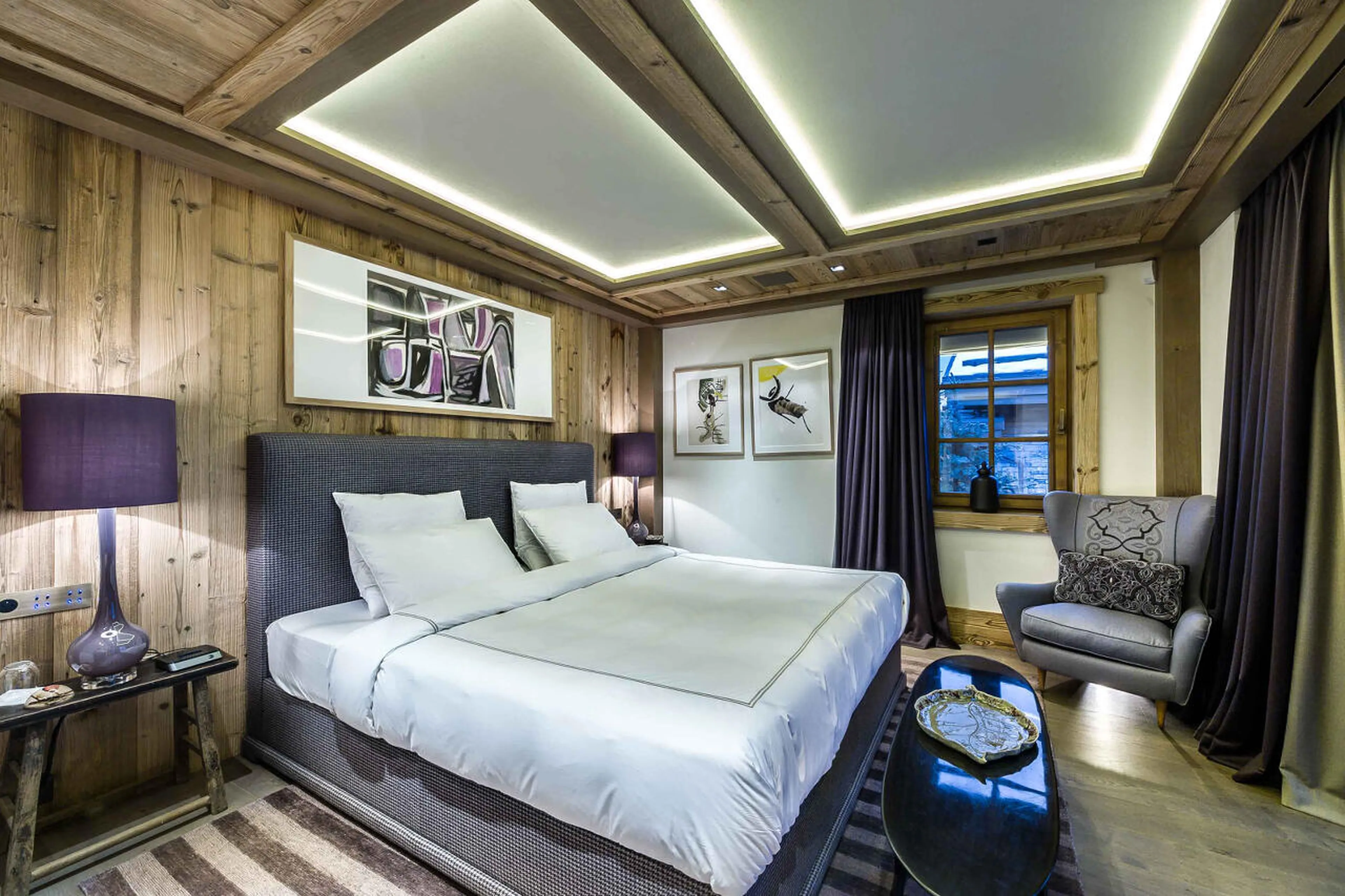 Master bedroom with en suite bathroom in Chalet Nanuq in Courchevel 1850