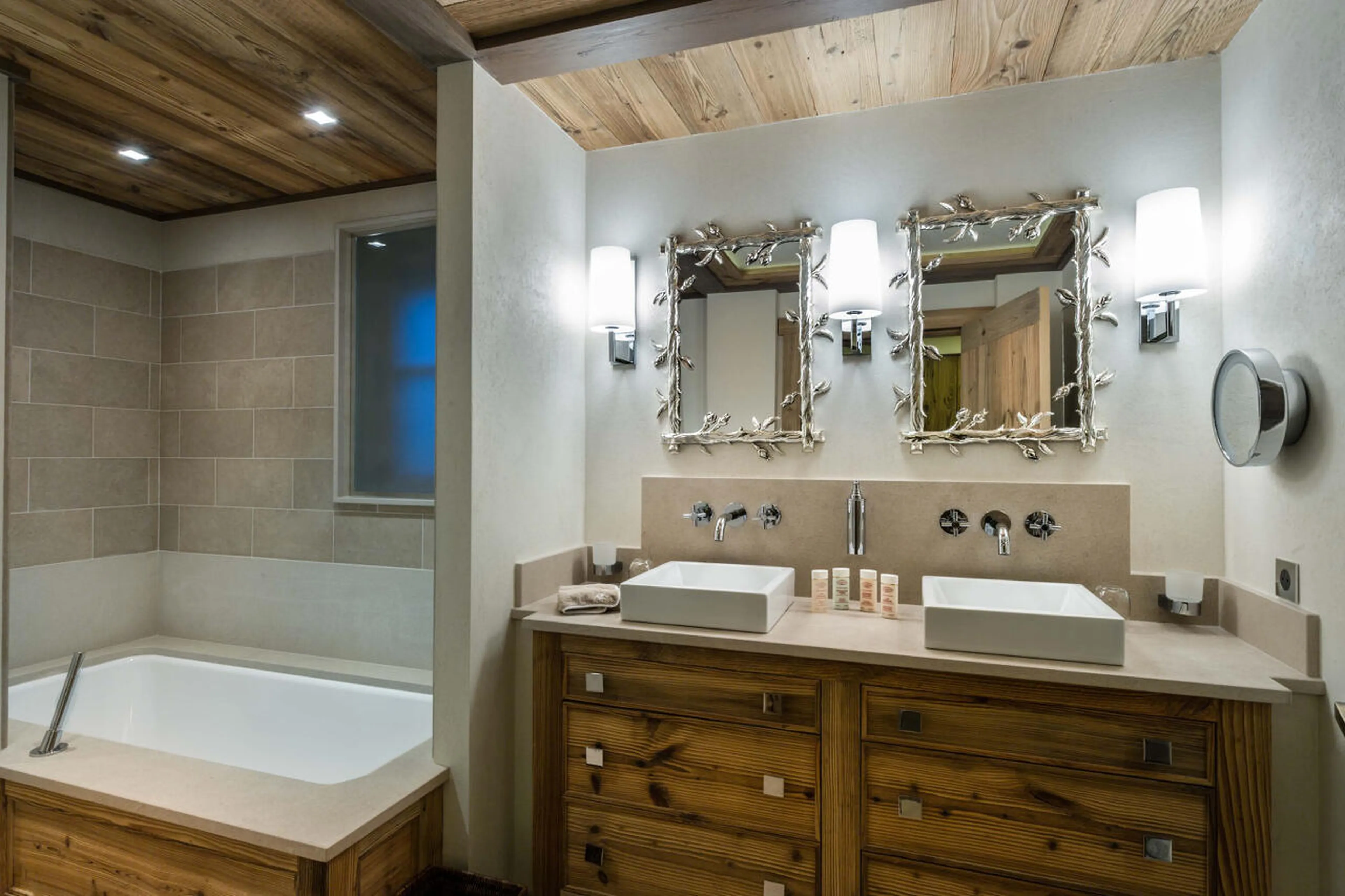 En suite bathroom of master bedroom in Chalet Nanuq in Courchevel 1850