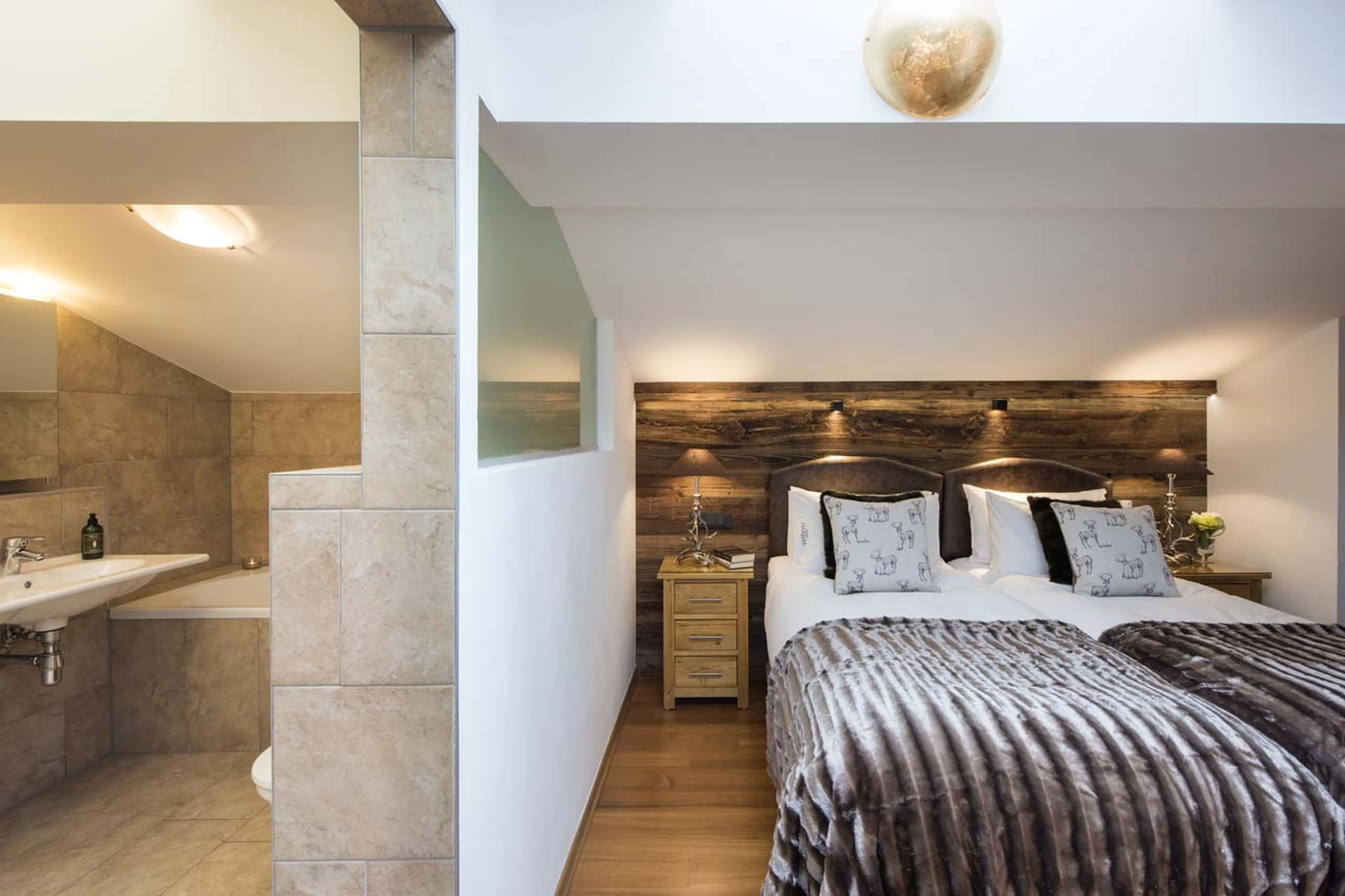 Bedroom six en-suite at Chalet Narnia in St Anton