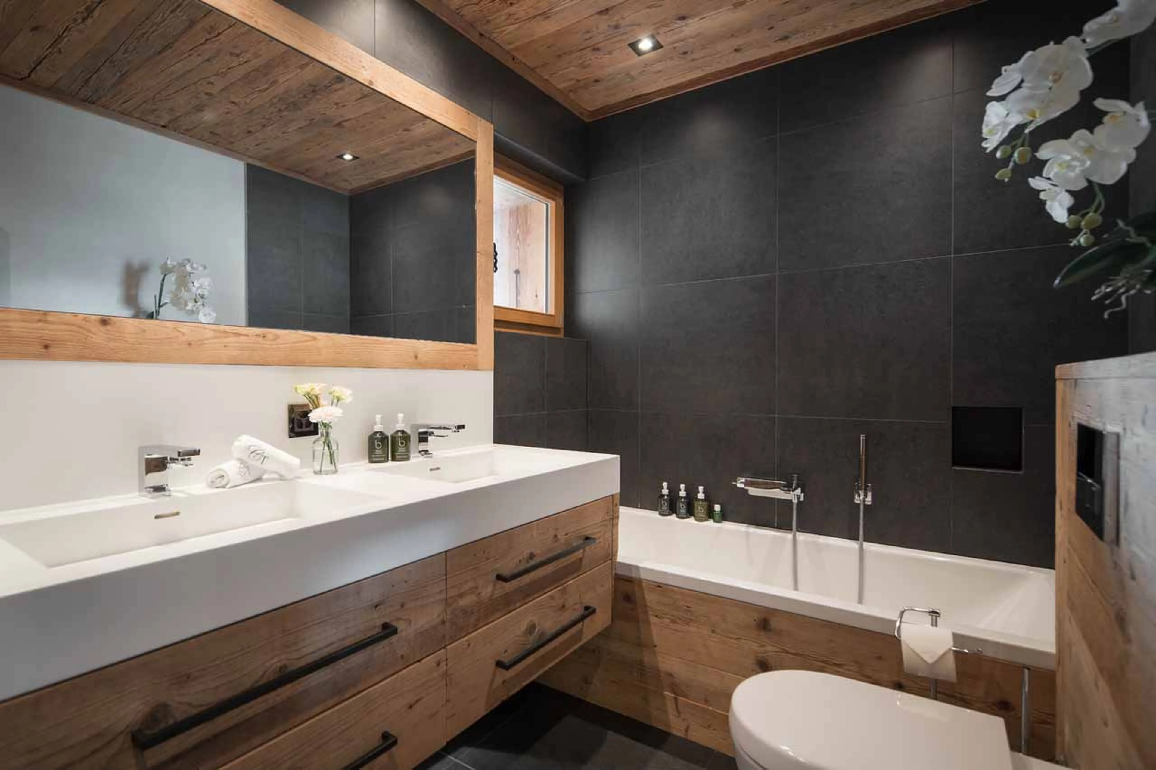 En-suite bathroom at Chalet Norte in Verbier