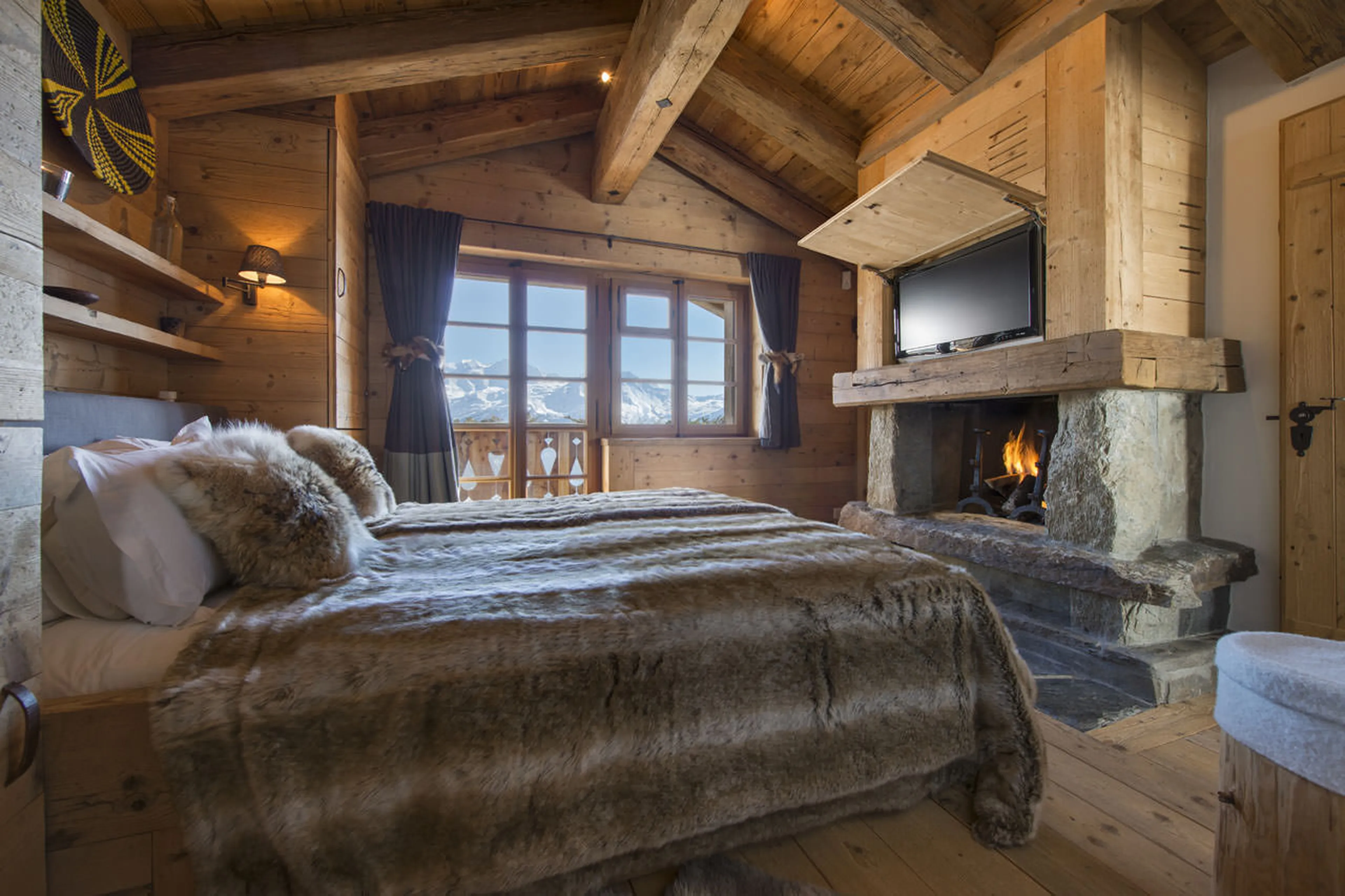 Master bedroom in Chalet Nyumba in Verbier