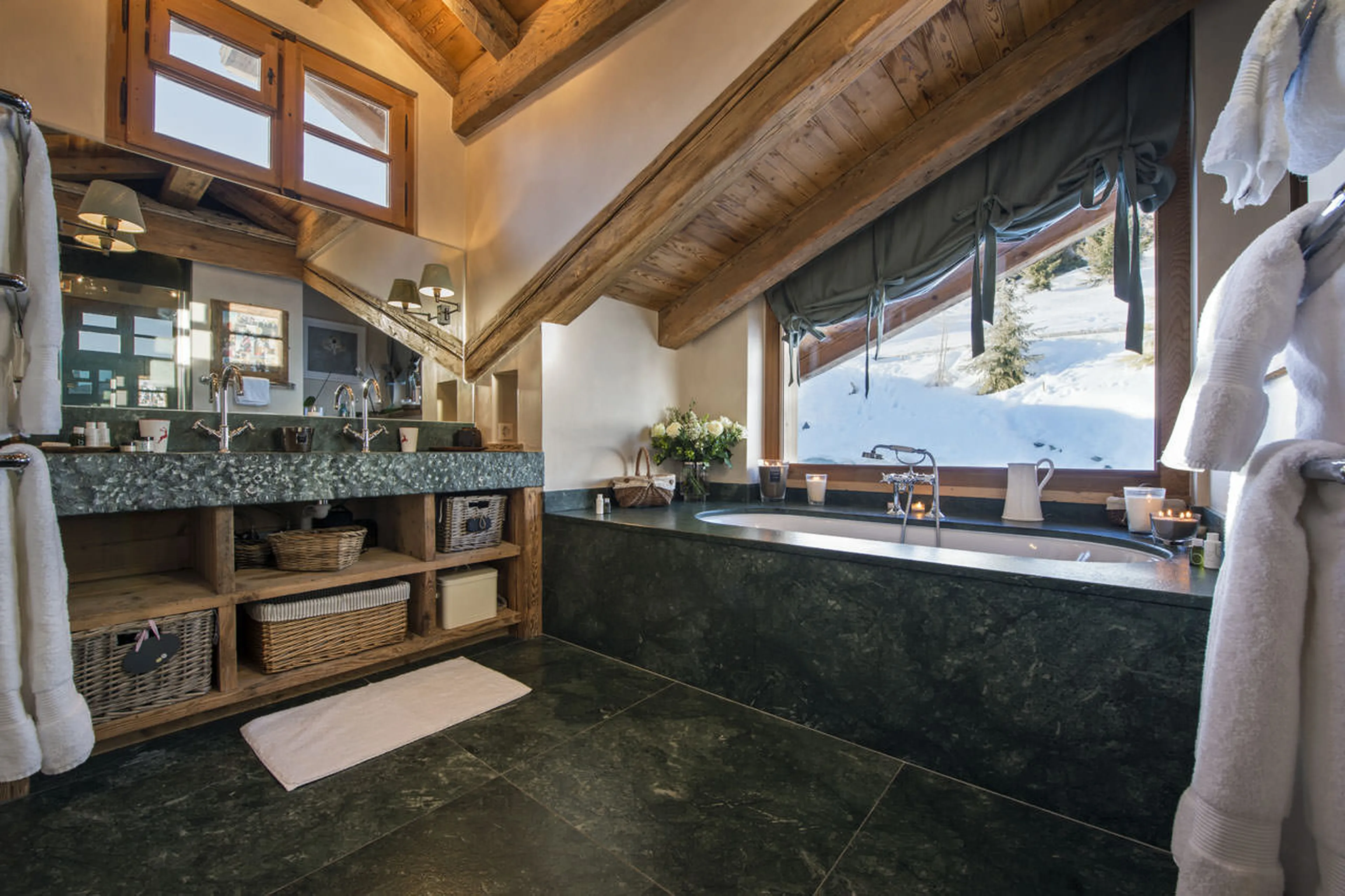 Master bathroom at Chalet Nyumba in Verbier
