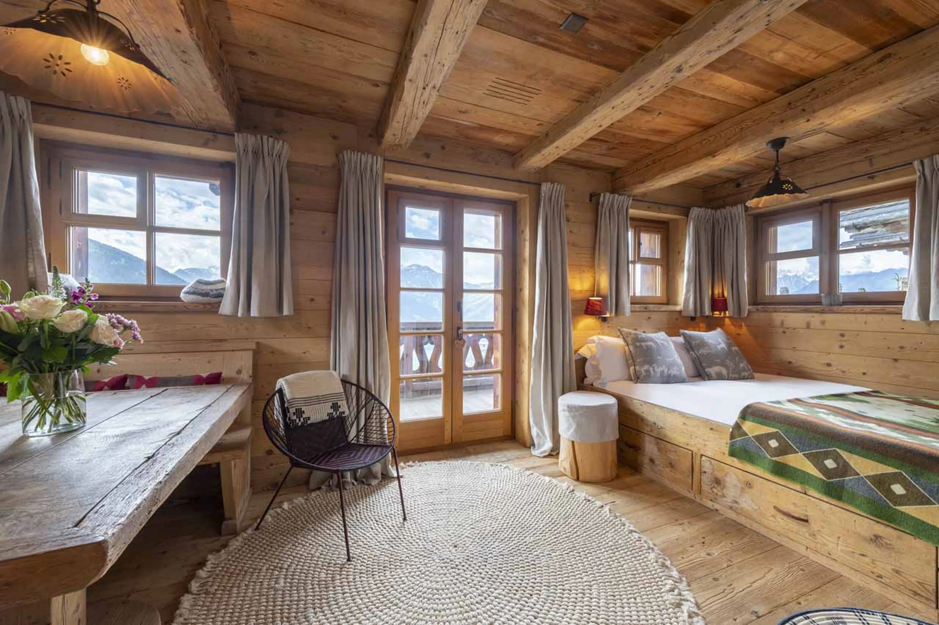 Access to balcony from bedroom at Chalet Nyumba in verbier