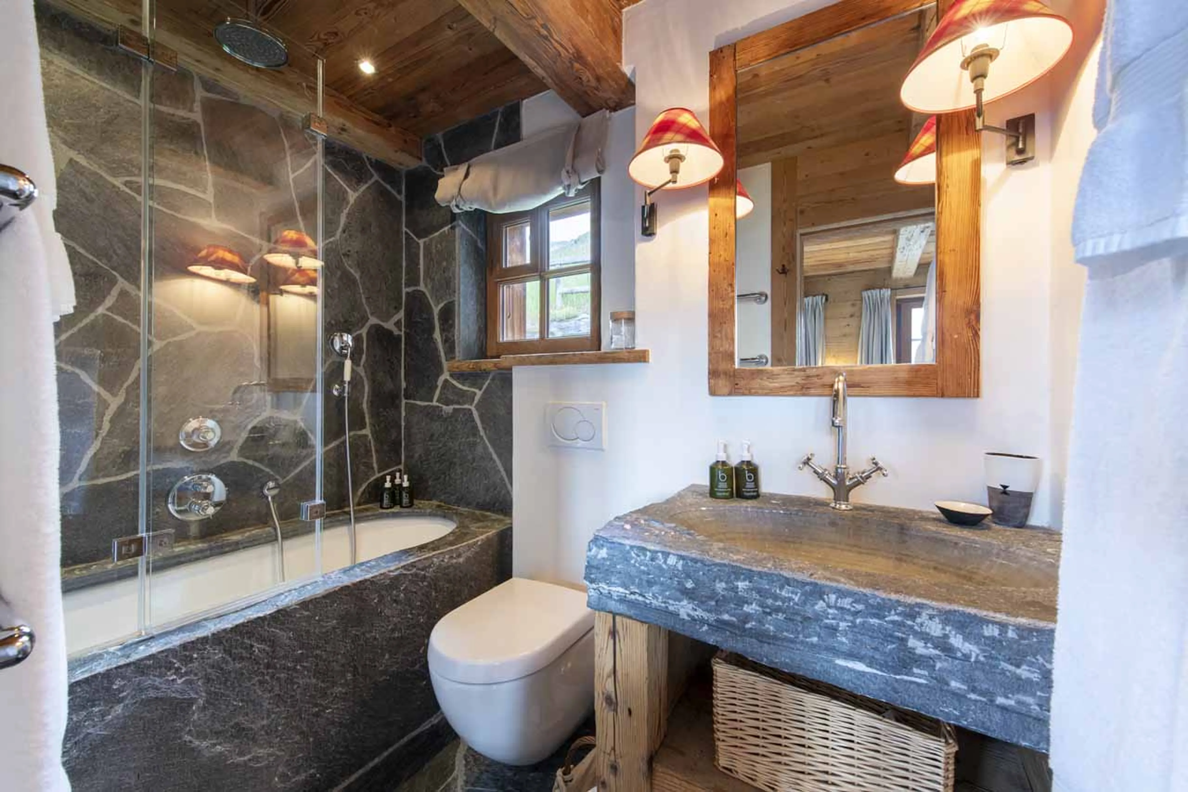 En-suite bathroom at Chalet Nyumba in Verbier