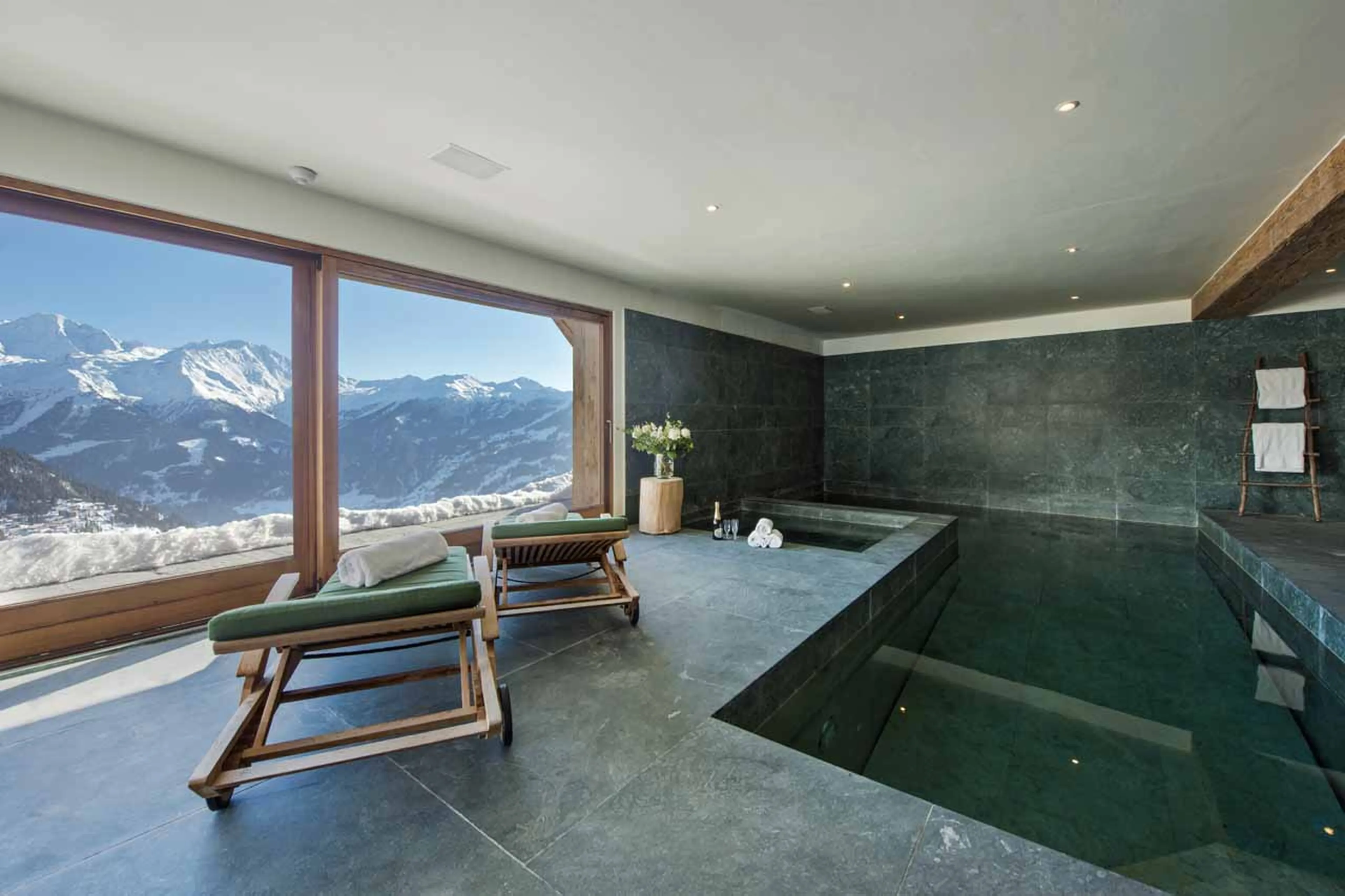 Relaxation area at Chalet Nyumba in Verbier
