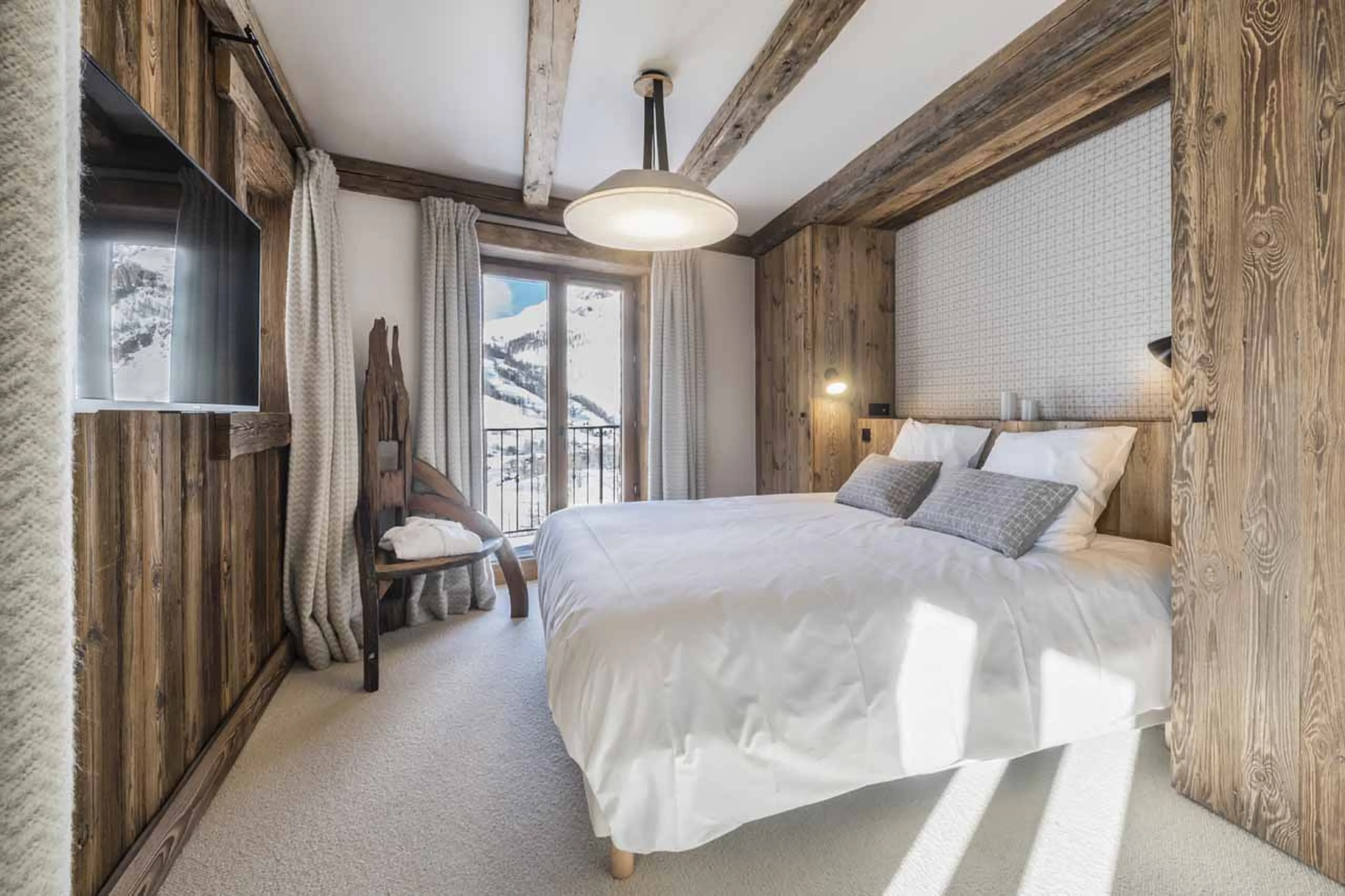 Bedroom six at Chalet O Valala in Val d'Isere