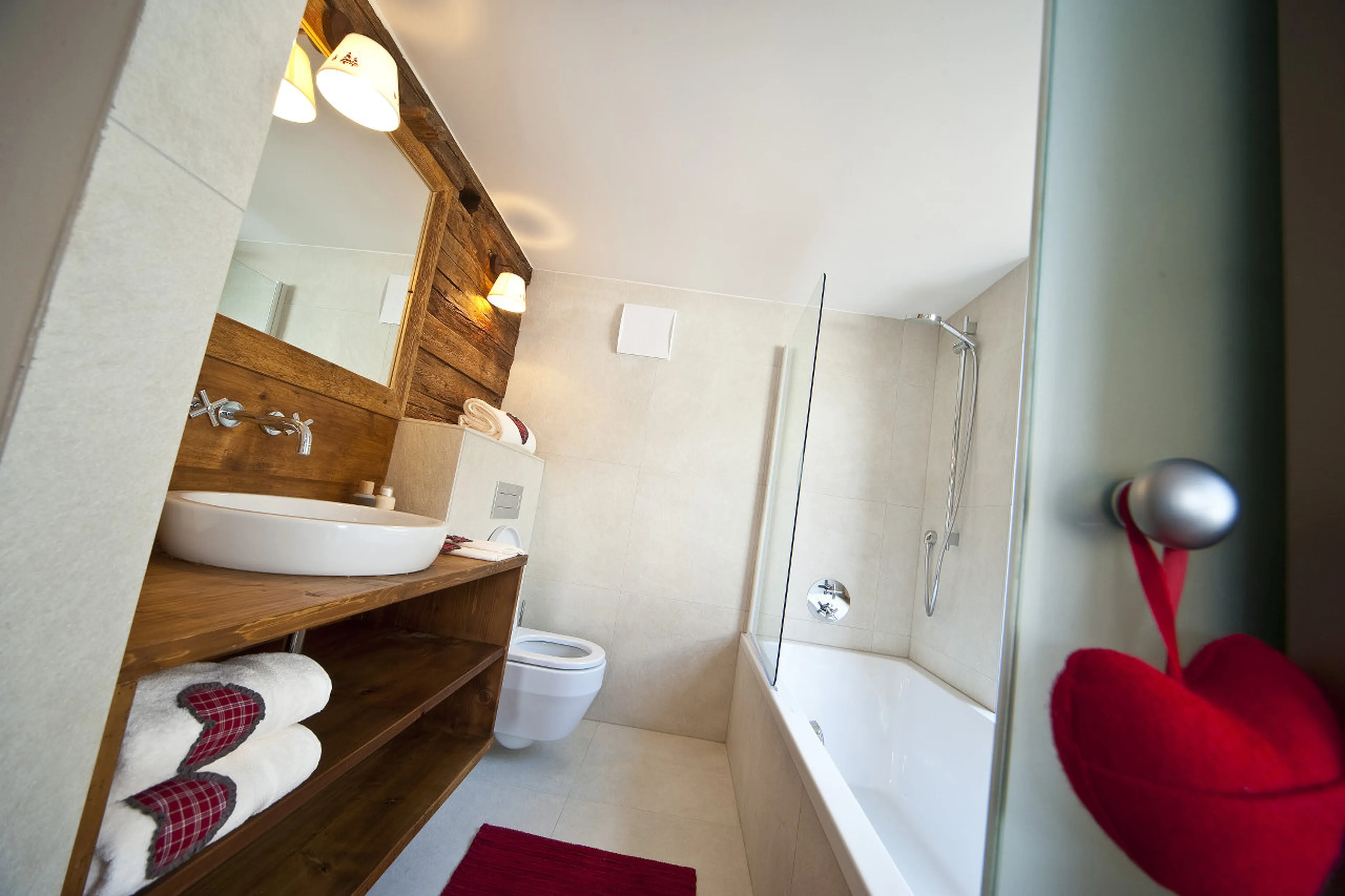 Bathroom en-suite to family bedroom in Chalet Obertreyen near Kronplatz
