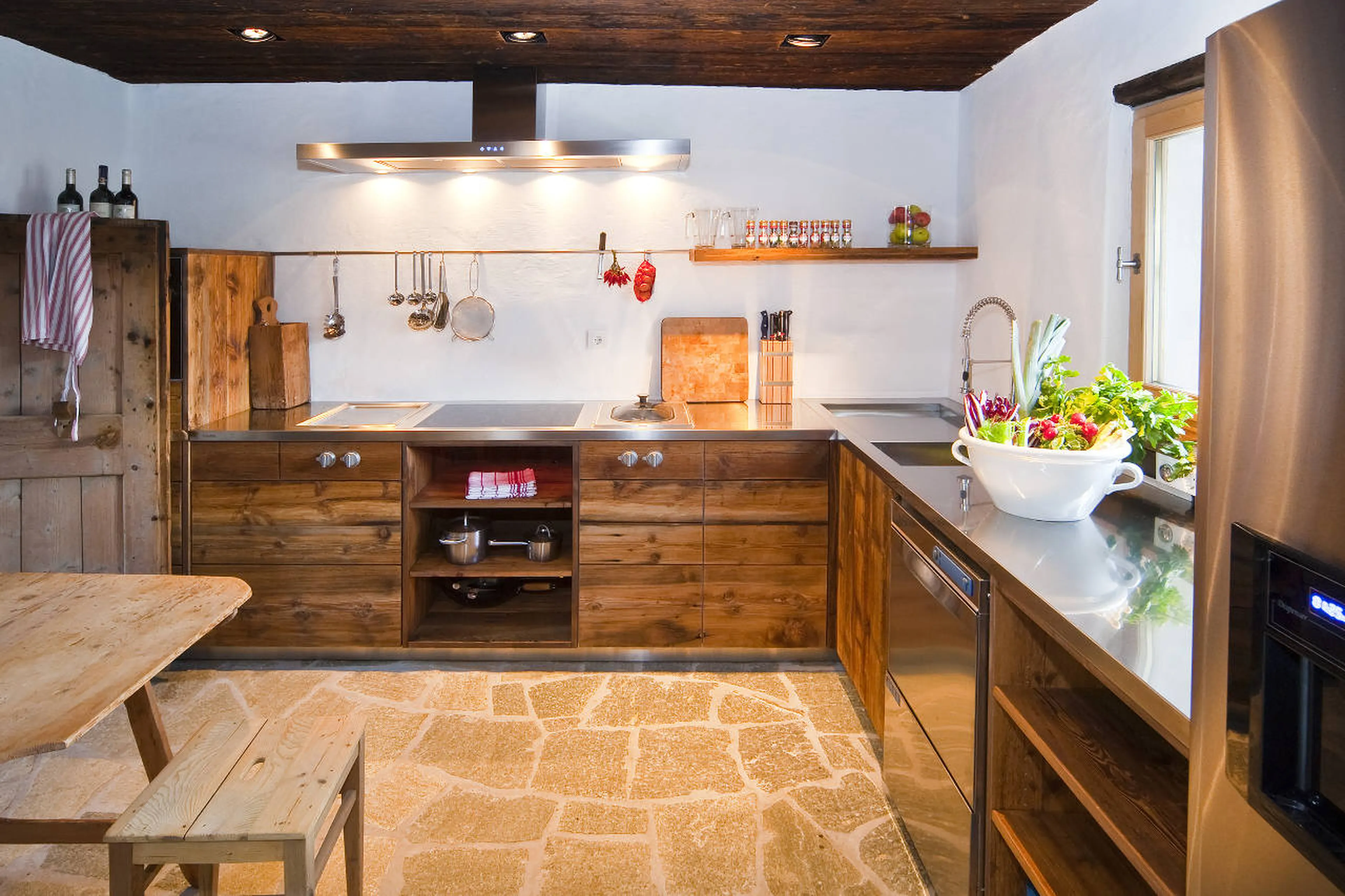 Modern kitchen with all the necessary equipment in Chalet Obertreyen near Kronplatz