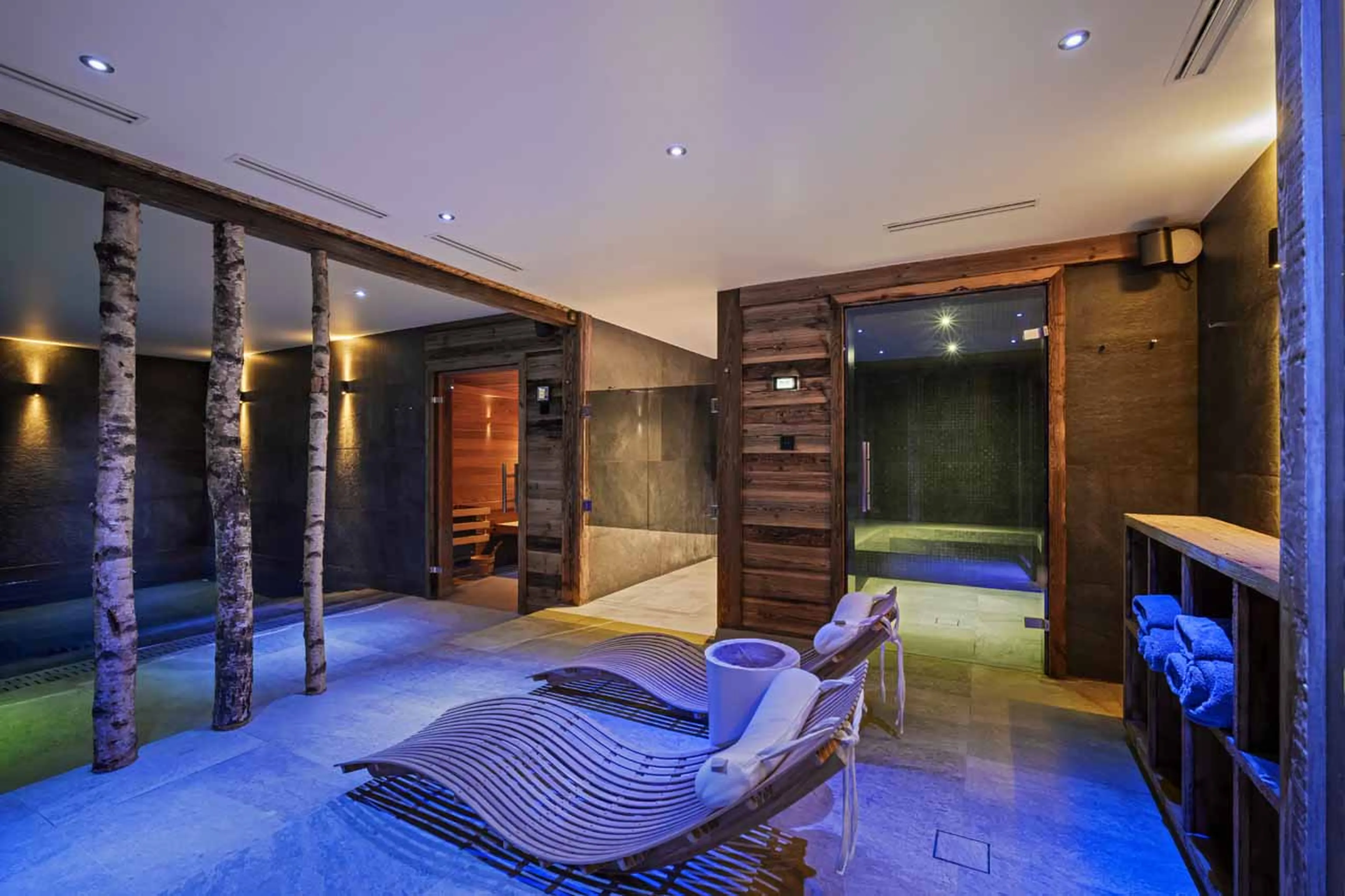 Spa loungers at Chalet Oly in Val d'Isere