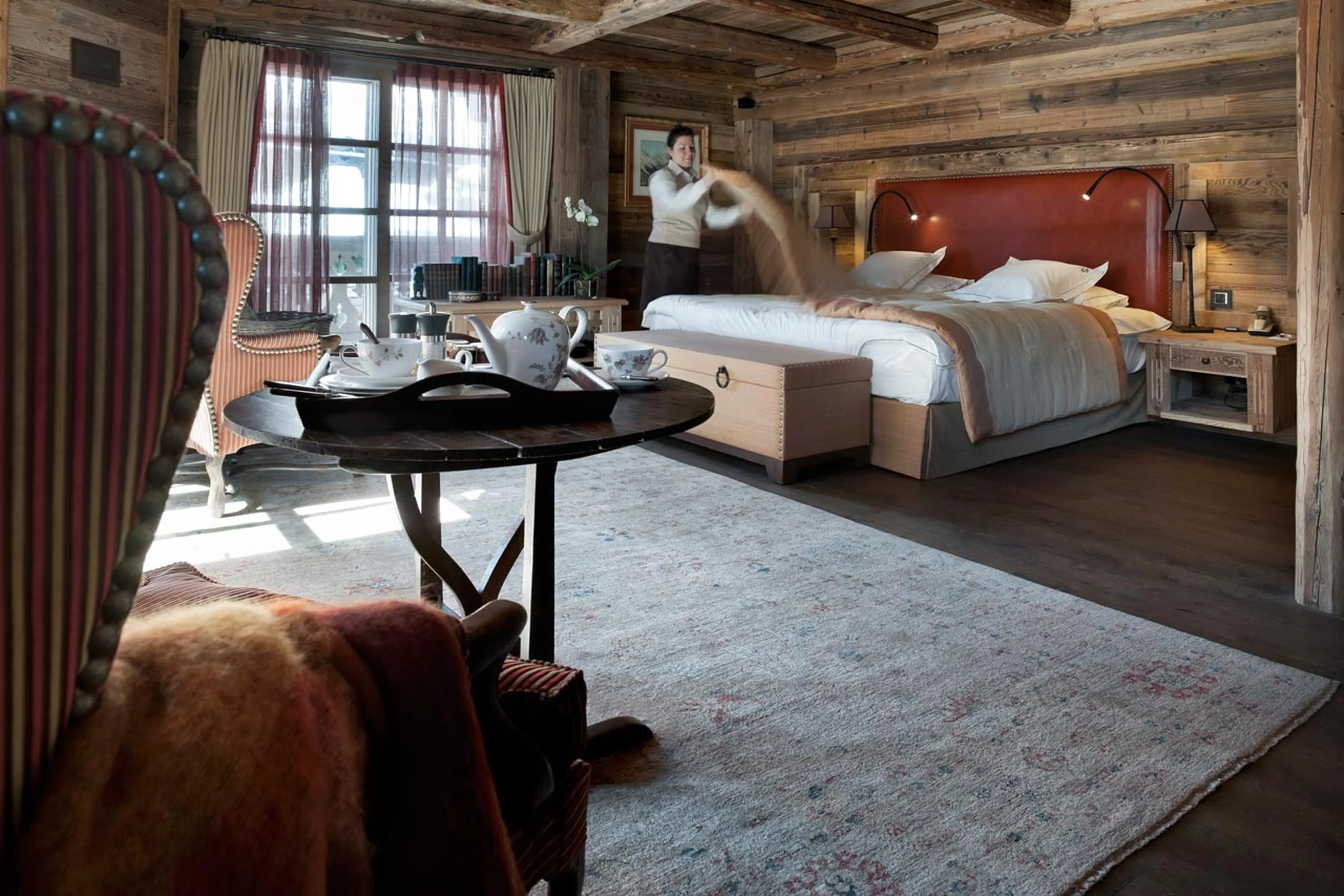 Seating area in master bedroom suite in Chalet Ormello in Courchevel 1850