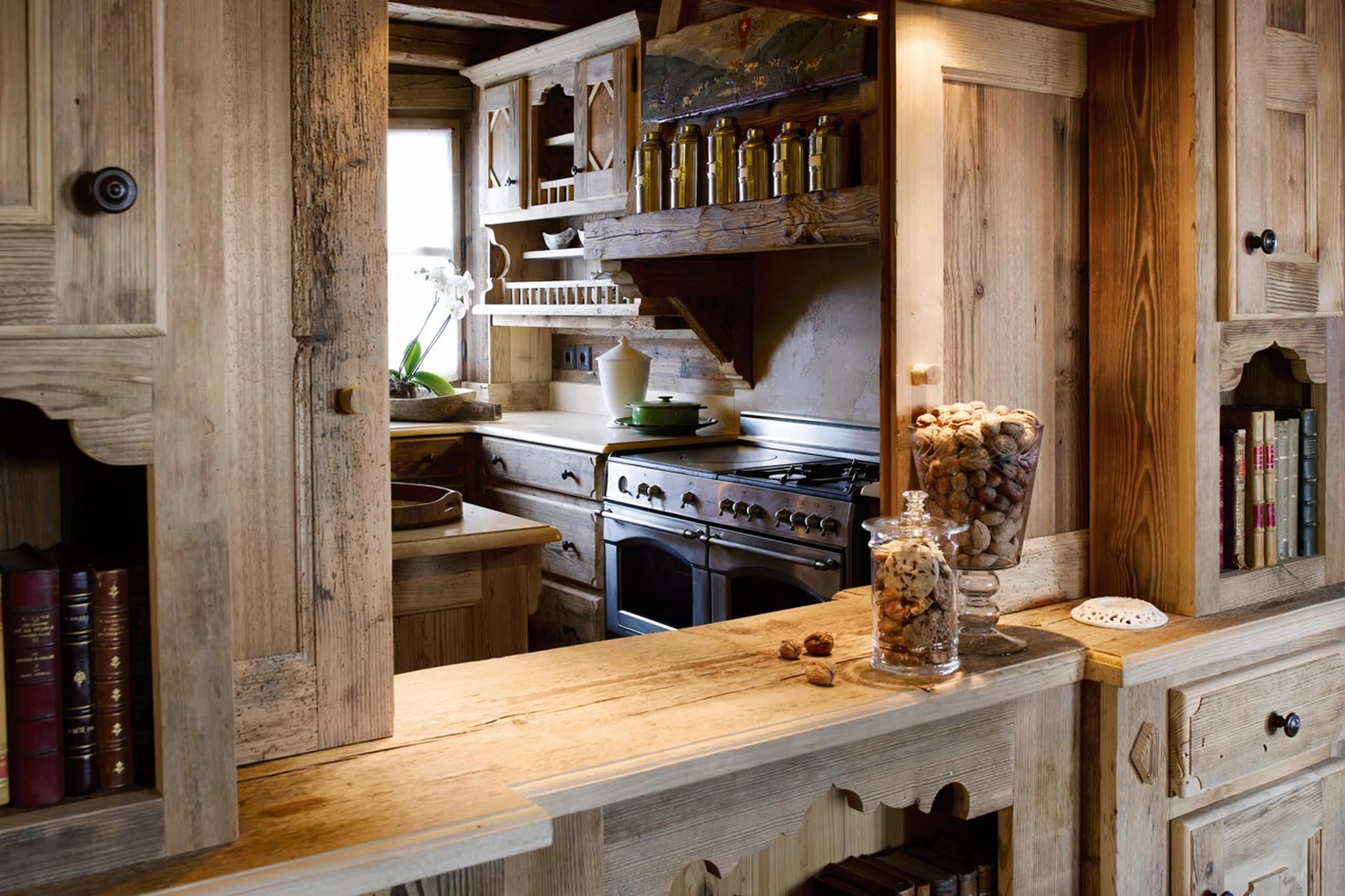 Traditional kitchen in Chalet Ormello in Courchevel 1850