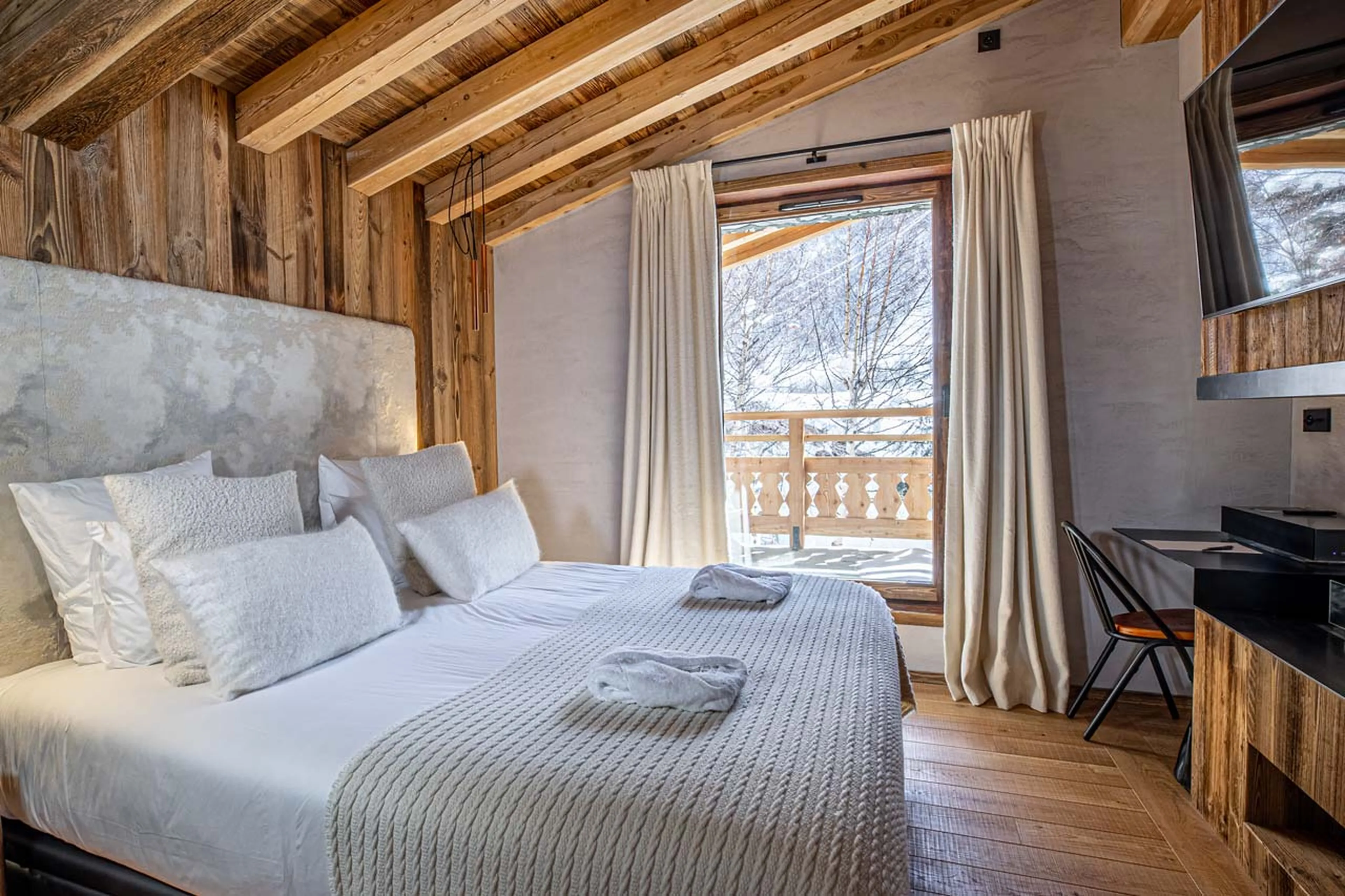 Bedroom six at Chalet Les Ours in Val d'Isere