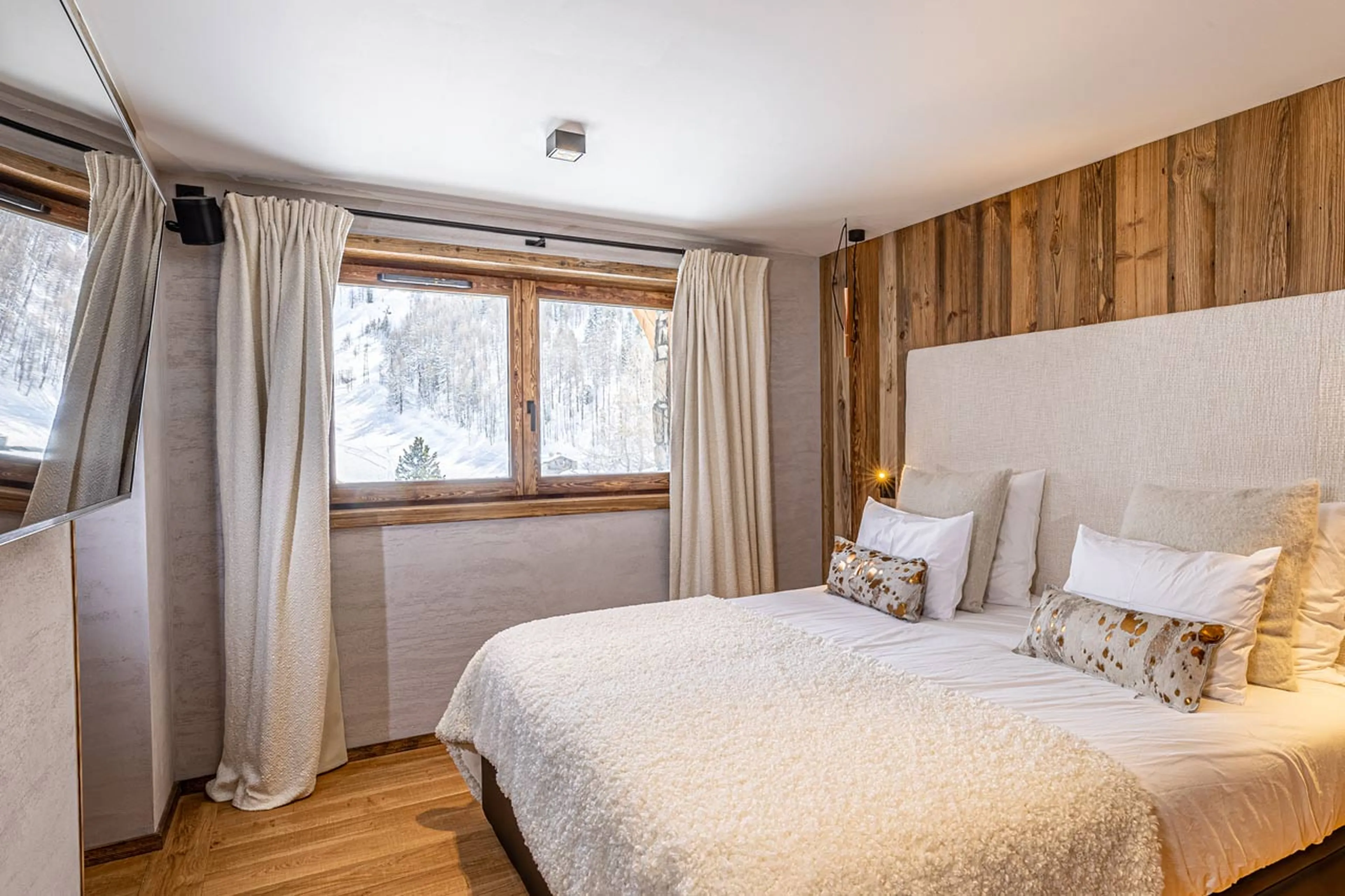 Bedroom eight at Chalet Les Ours in Val d'Isere