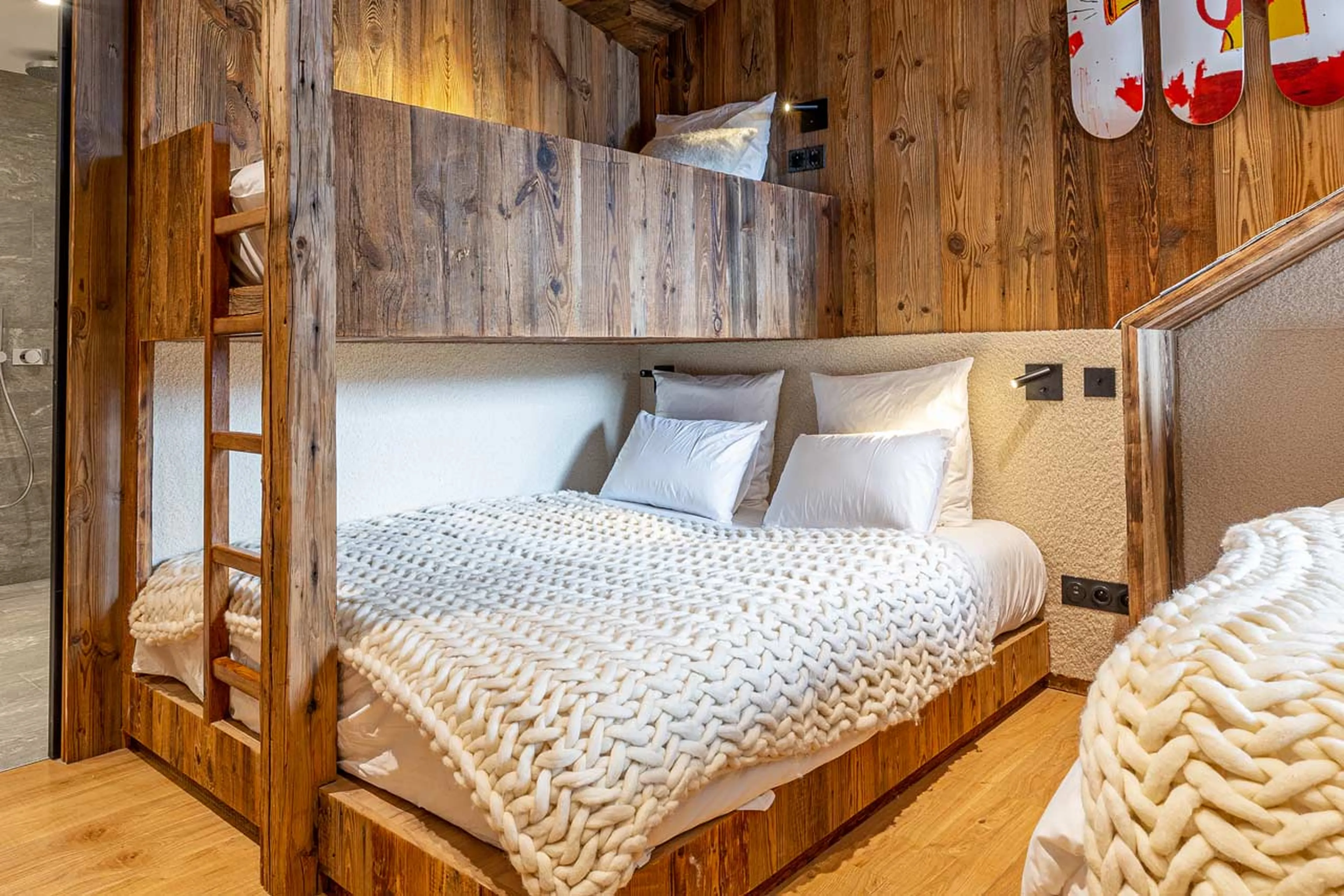 Bedroom nine bunk beds at Chalet Les Ours in Val d'Isere
