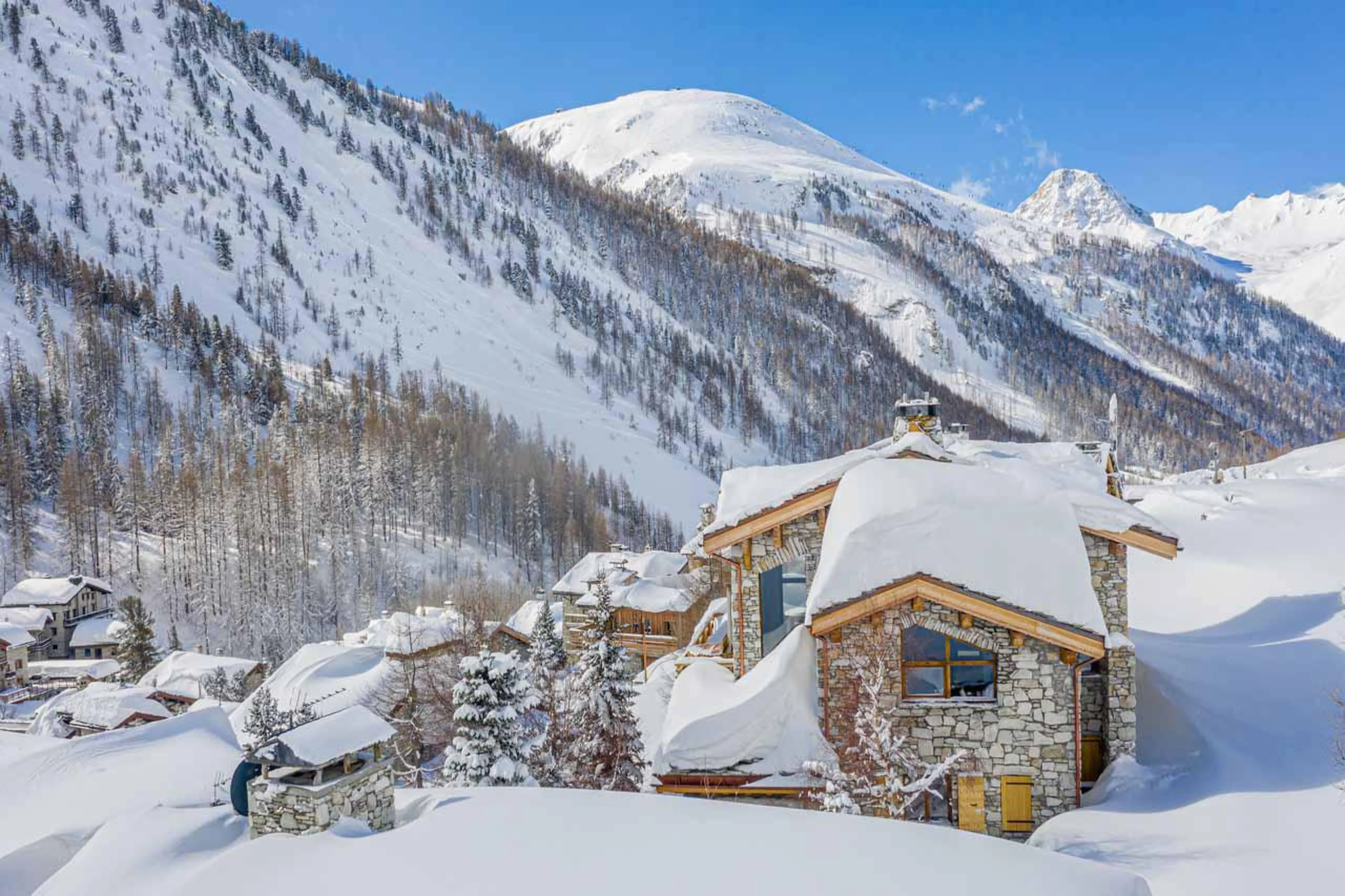 Winter exterior of Chalet Orso in Val d'Isere