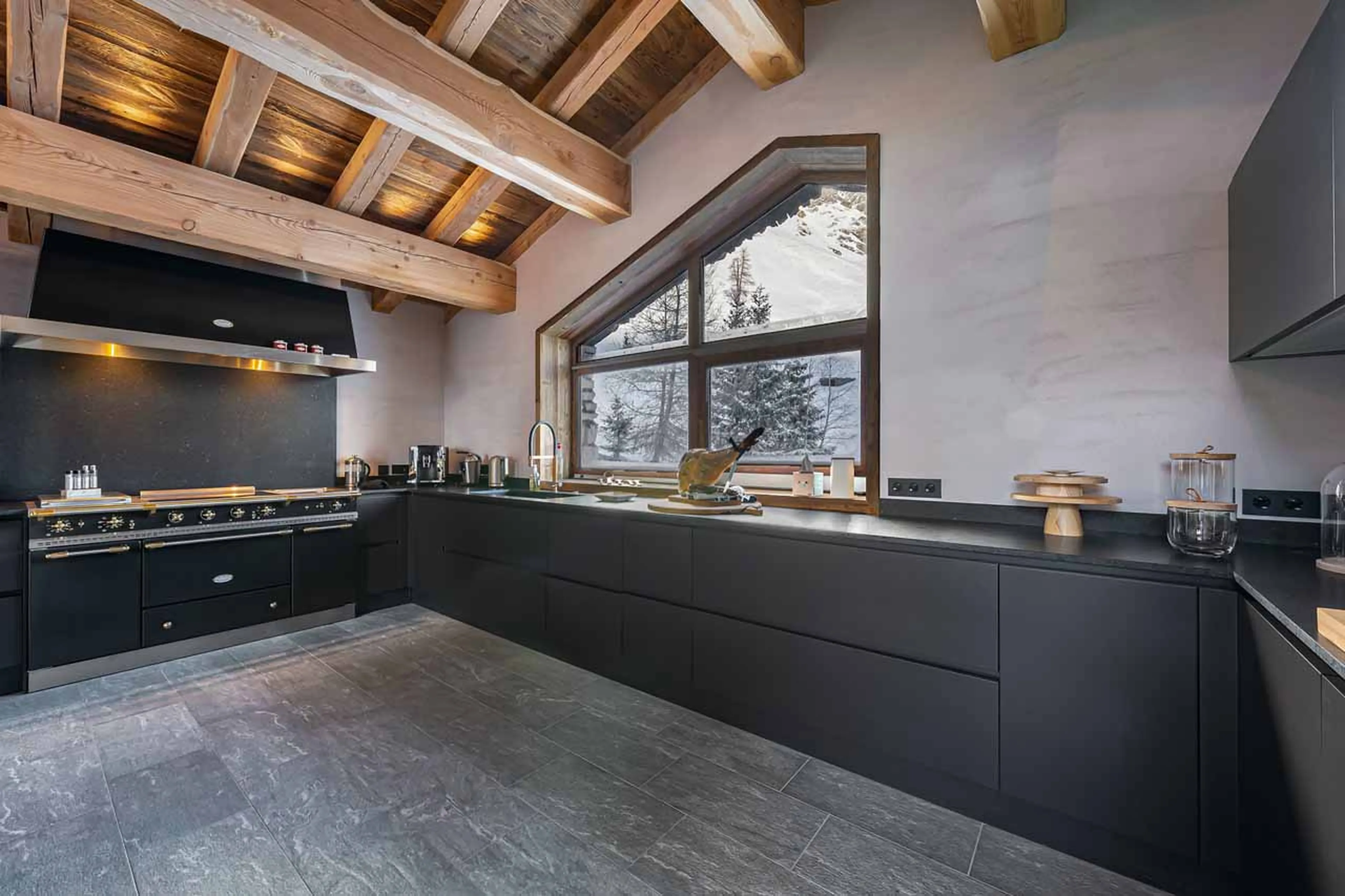 Kitchen oven at Chalet Orso in Val d'Isere