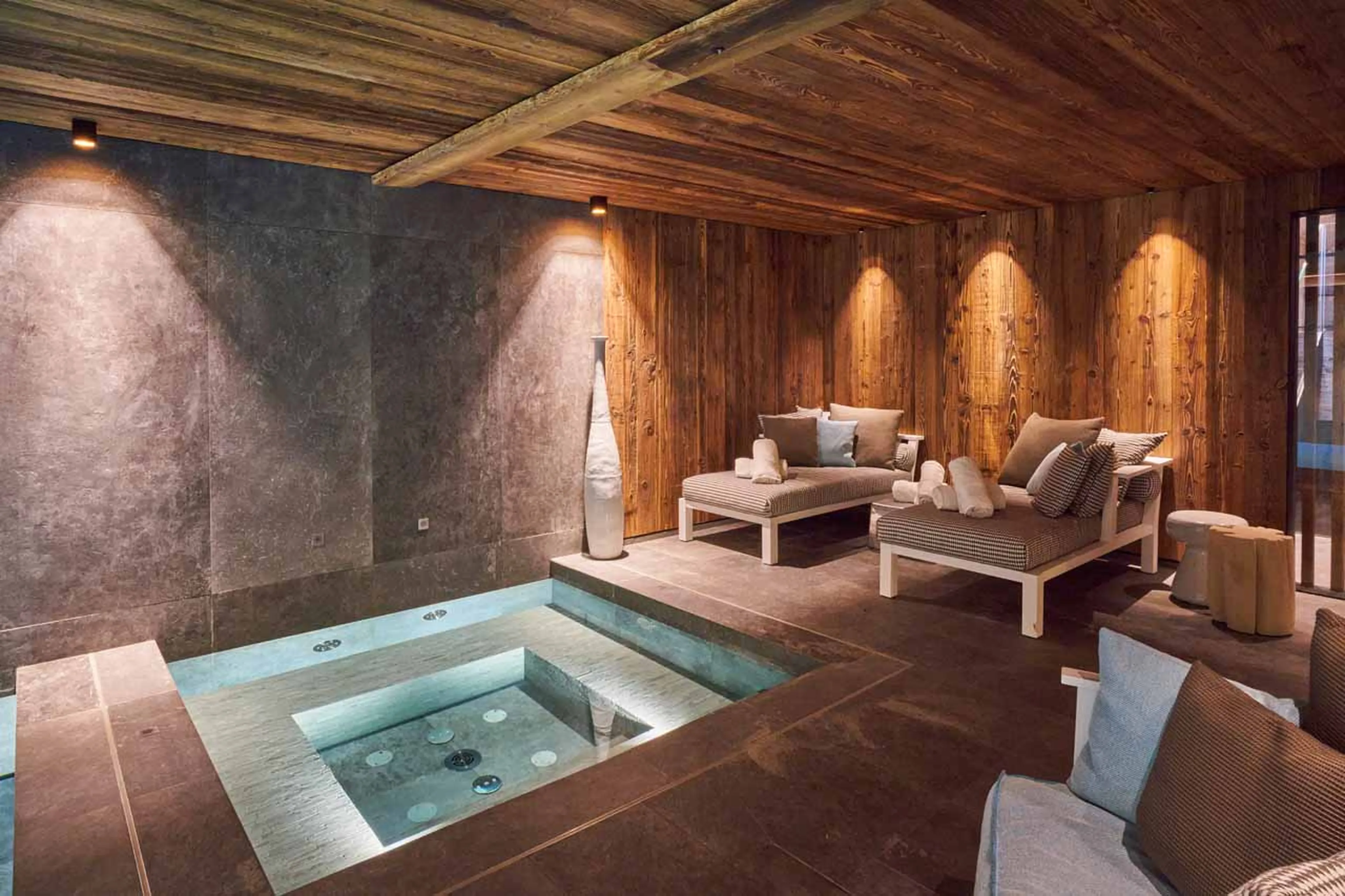 Jacuzzi at Chalet Otoctone in Megeve