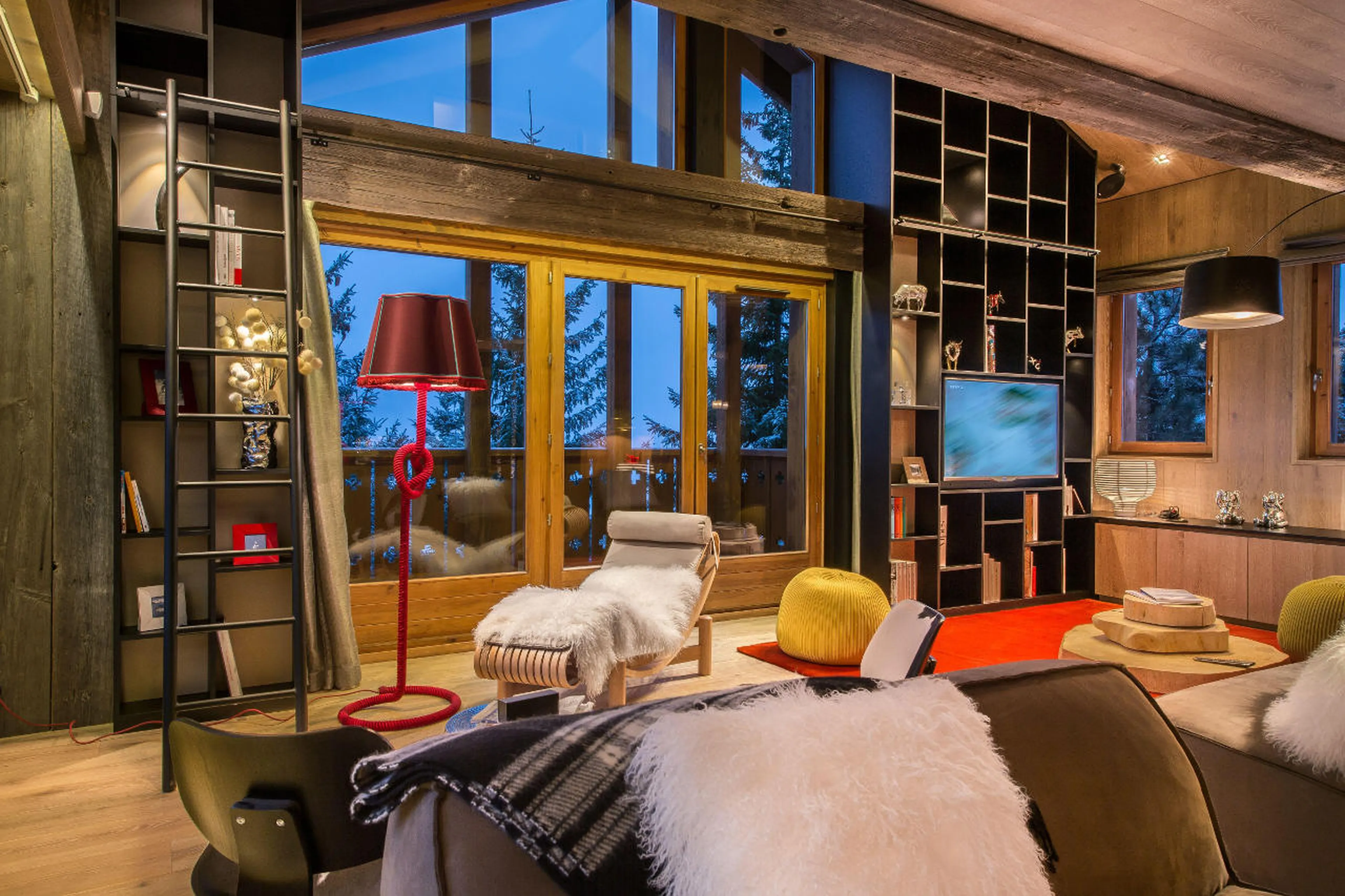 Living room with flat screen TV in Chalet Overview in Courchevel 1650