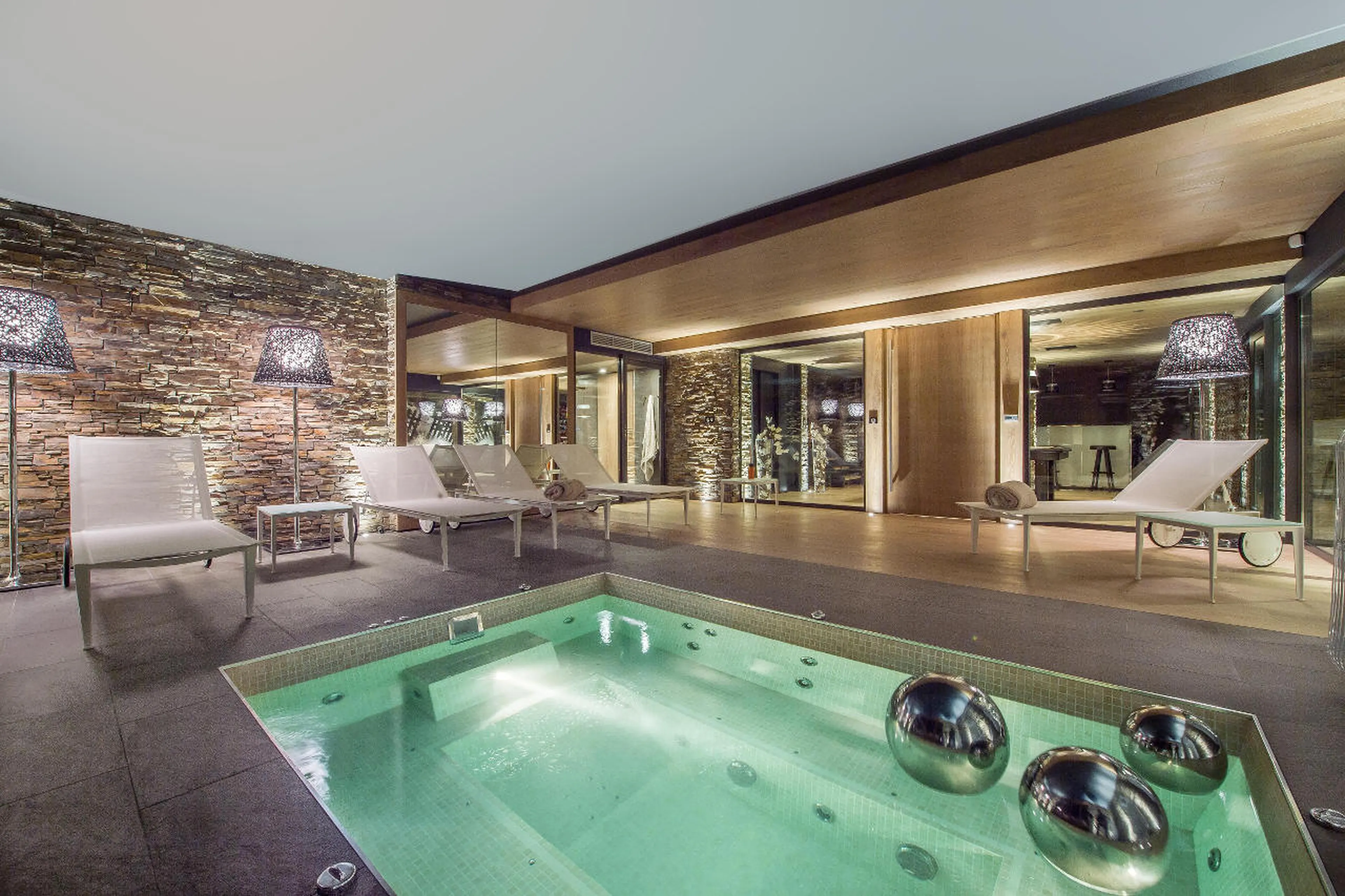 Wellness area with Jacuzzi and hammam in Chalet Overview in Courchevel 1650