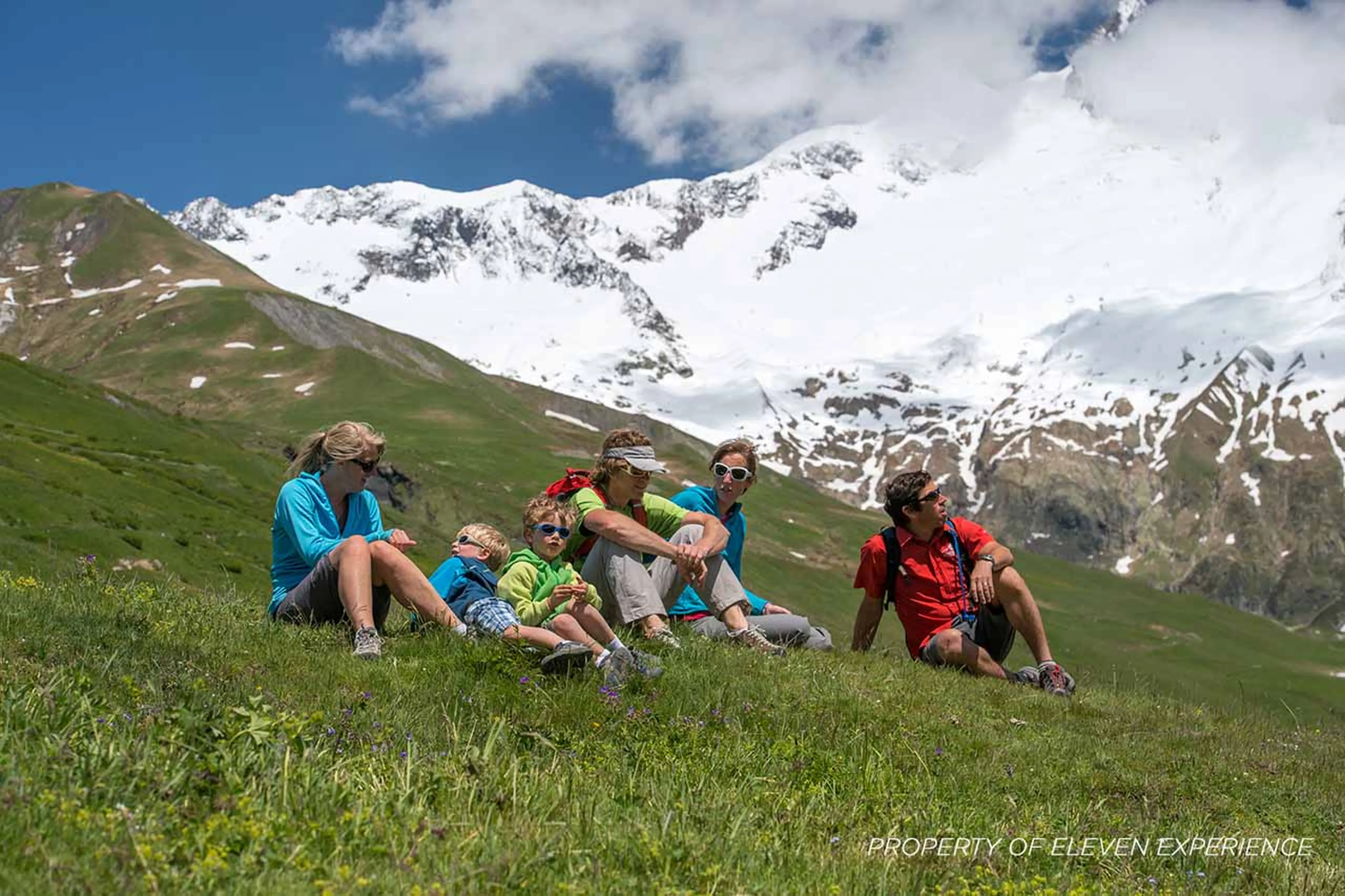 Hiking in Le Miroir in summer