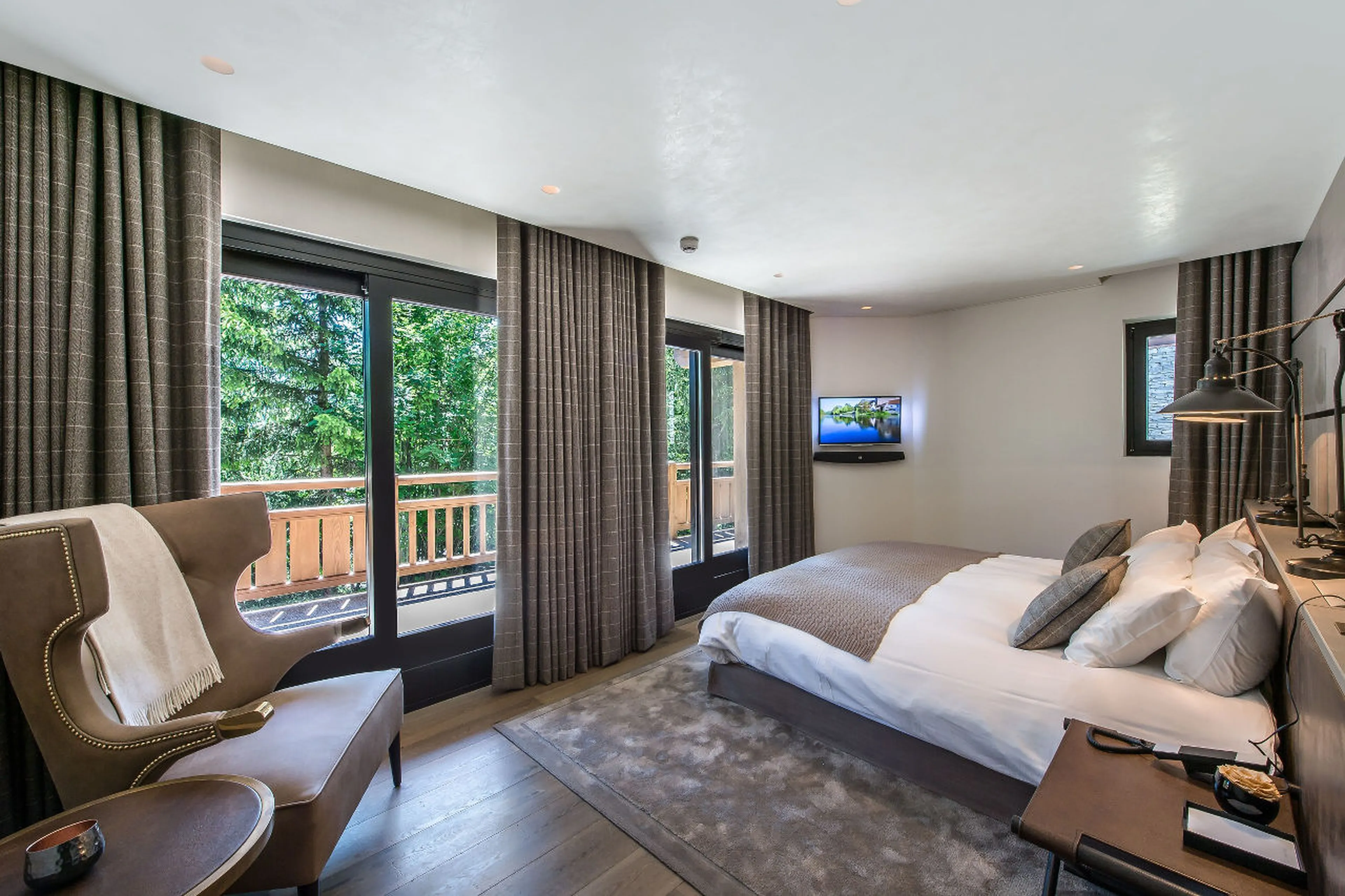 Double bedroom open to terrace in Chalet Perce Neige, Courchevel 1850