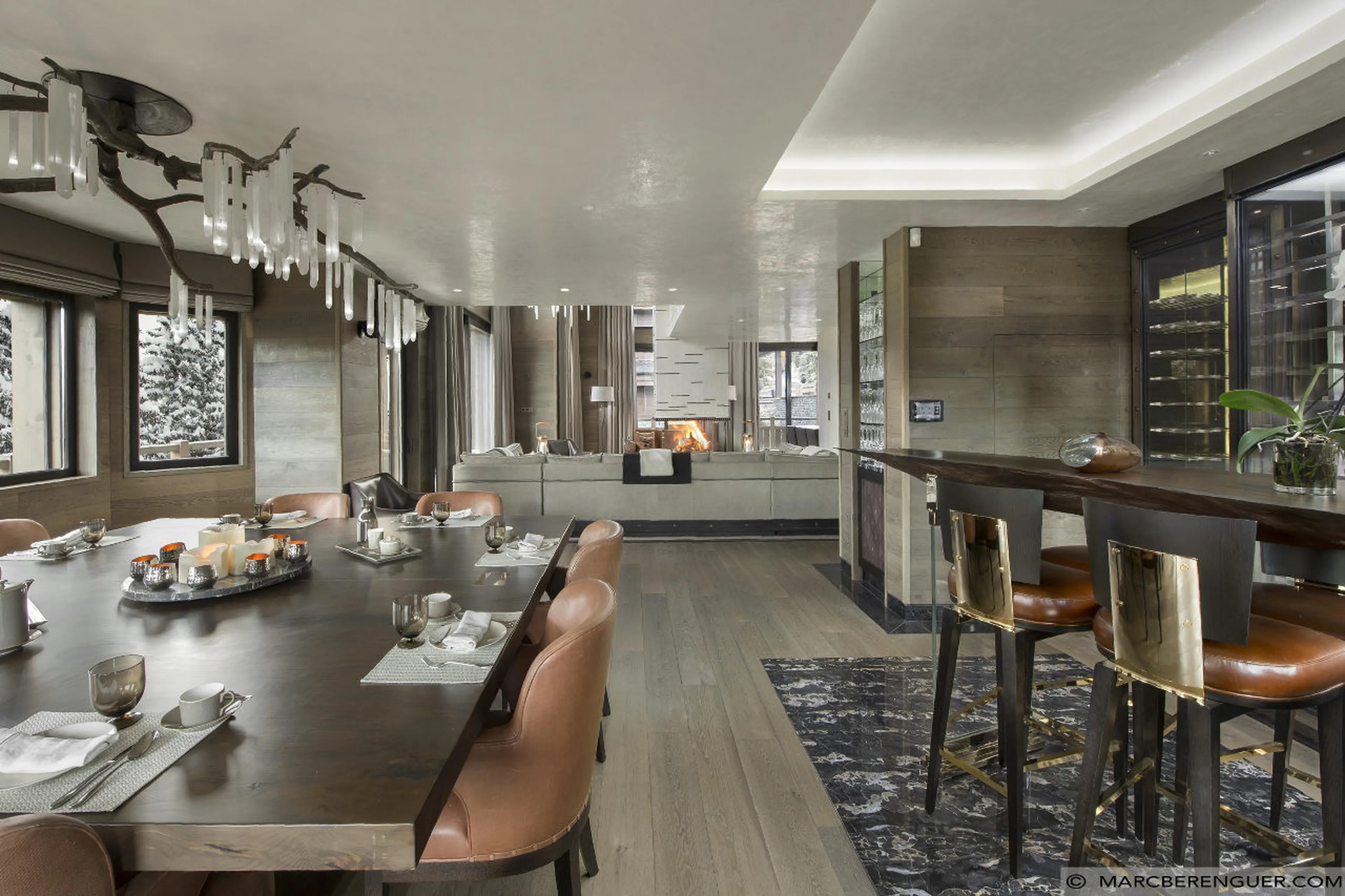 Open lounge area with bar, Chalet Perce Neige in Courchevel 1850