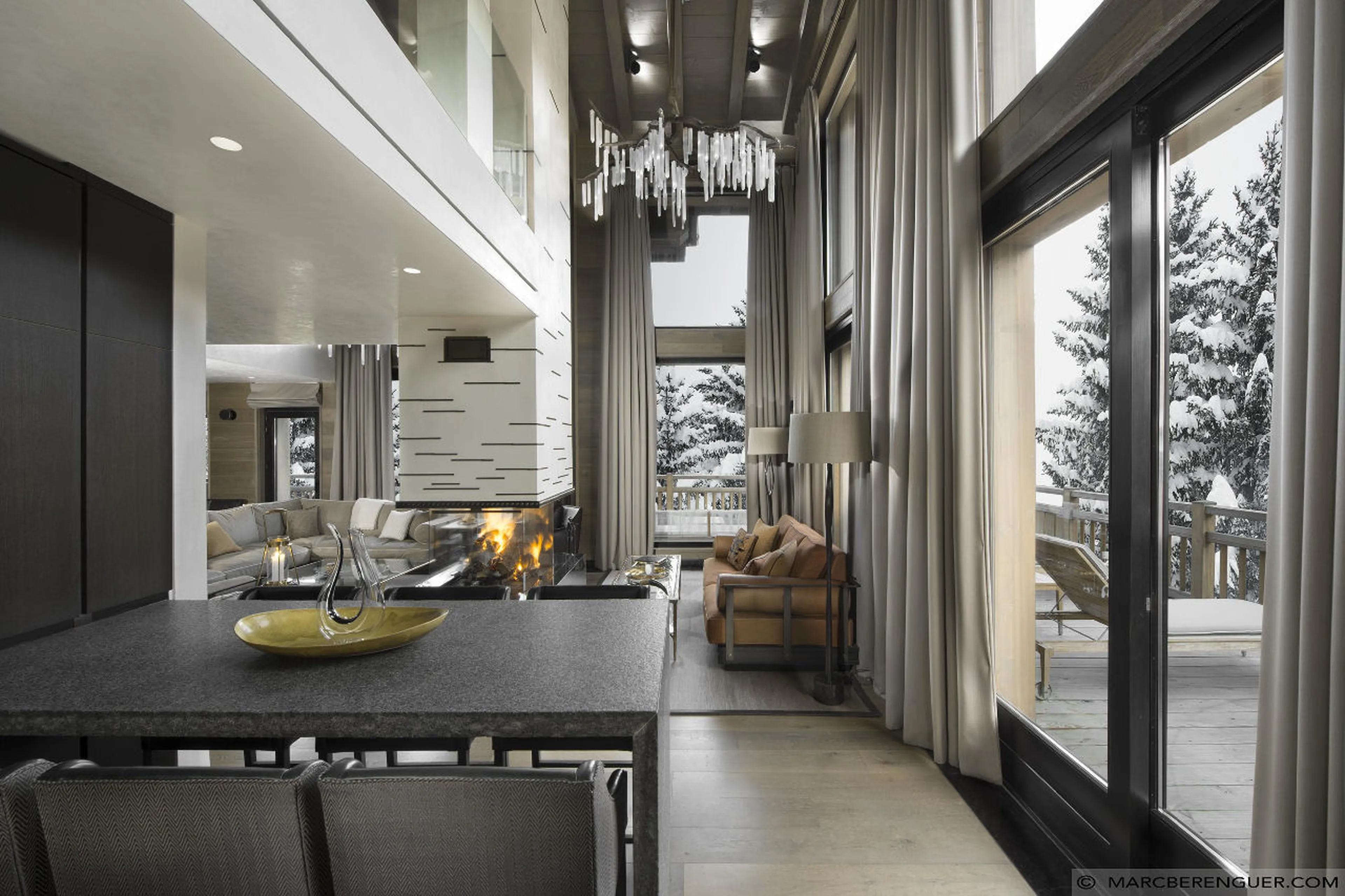 Breakfast bar open to living area in Chalet Perce Neige, Courchevel 1850