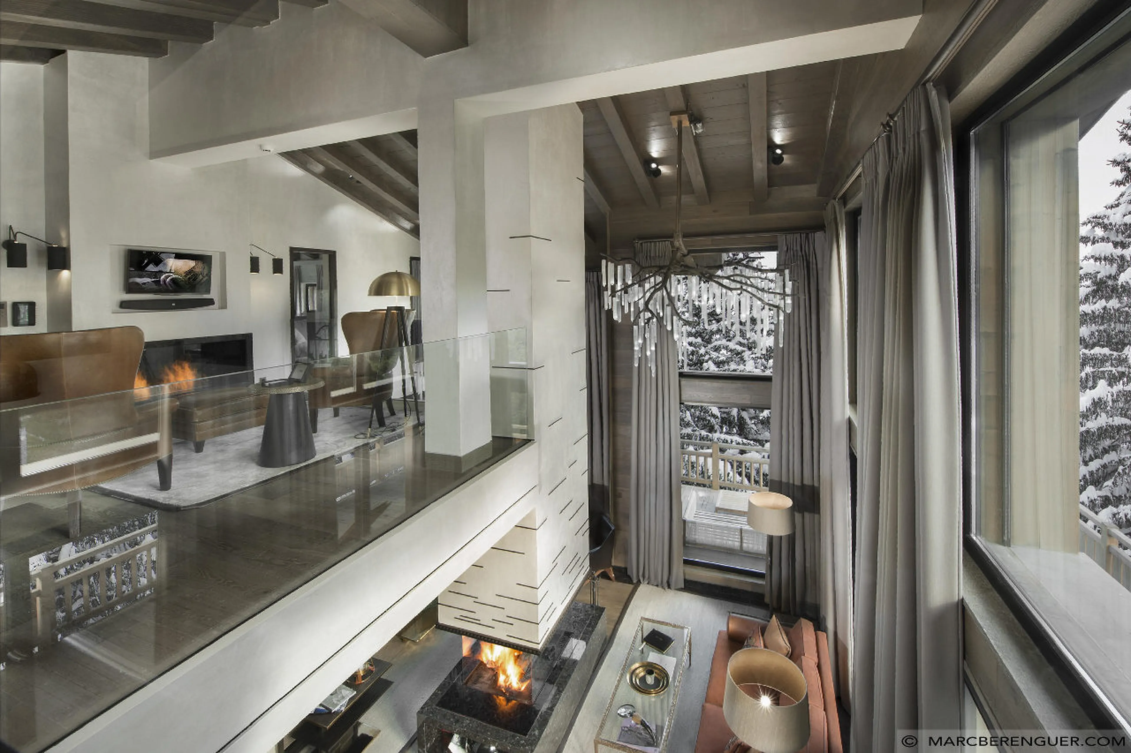 Two living areas with fireplaces in Chalet Perce Neige, Courchevel 1850