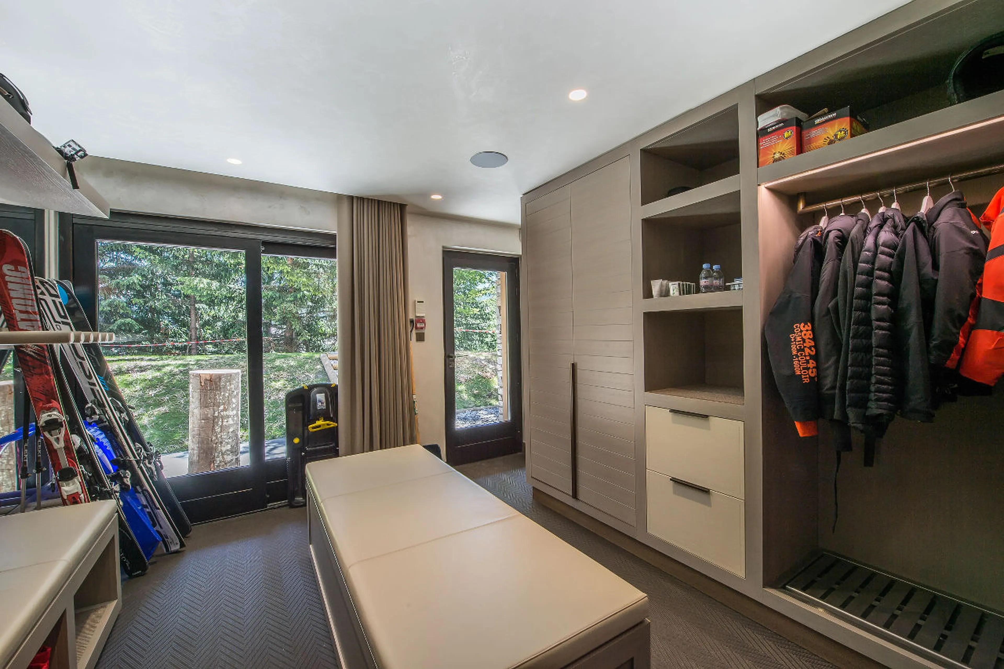 Modern ski room Chalet Perce Neige, Courchevel 1850