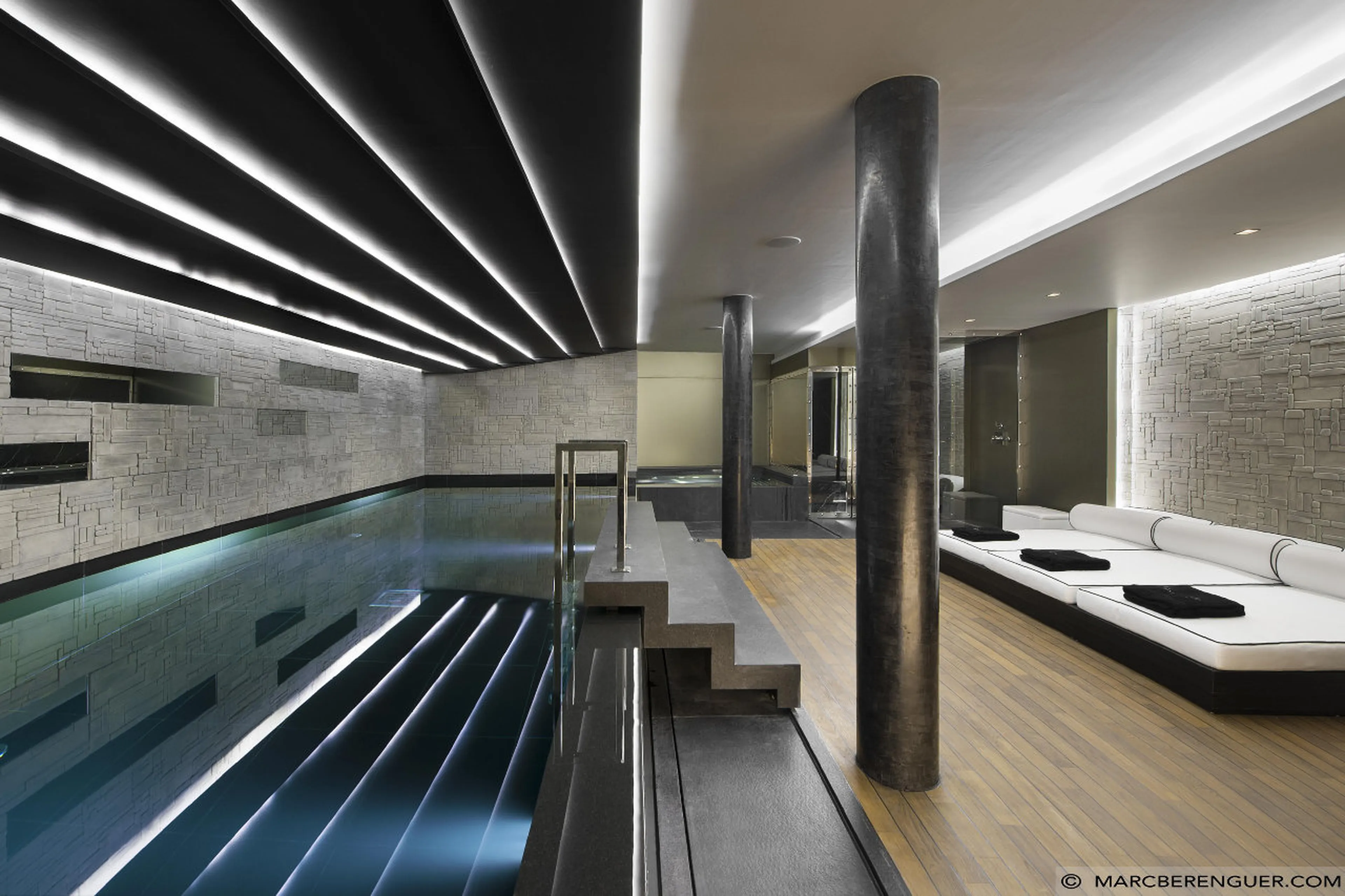 Relaxing area next to infinity edge pool Chalet Perce Neige in Courchevel 1850