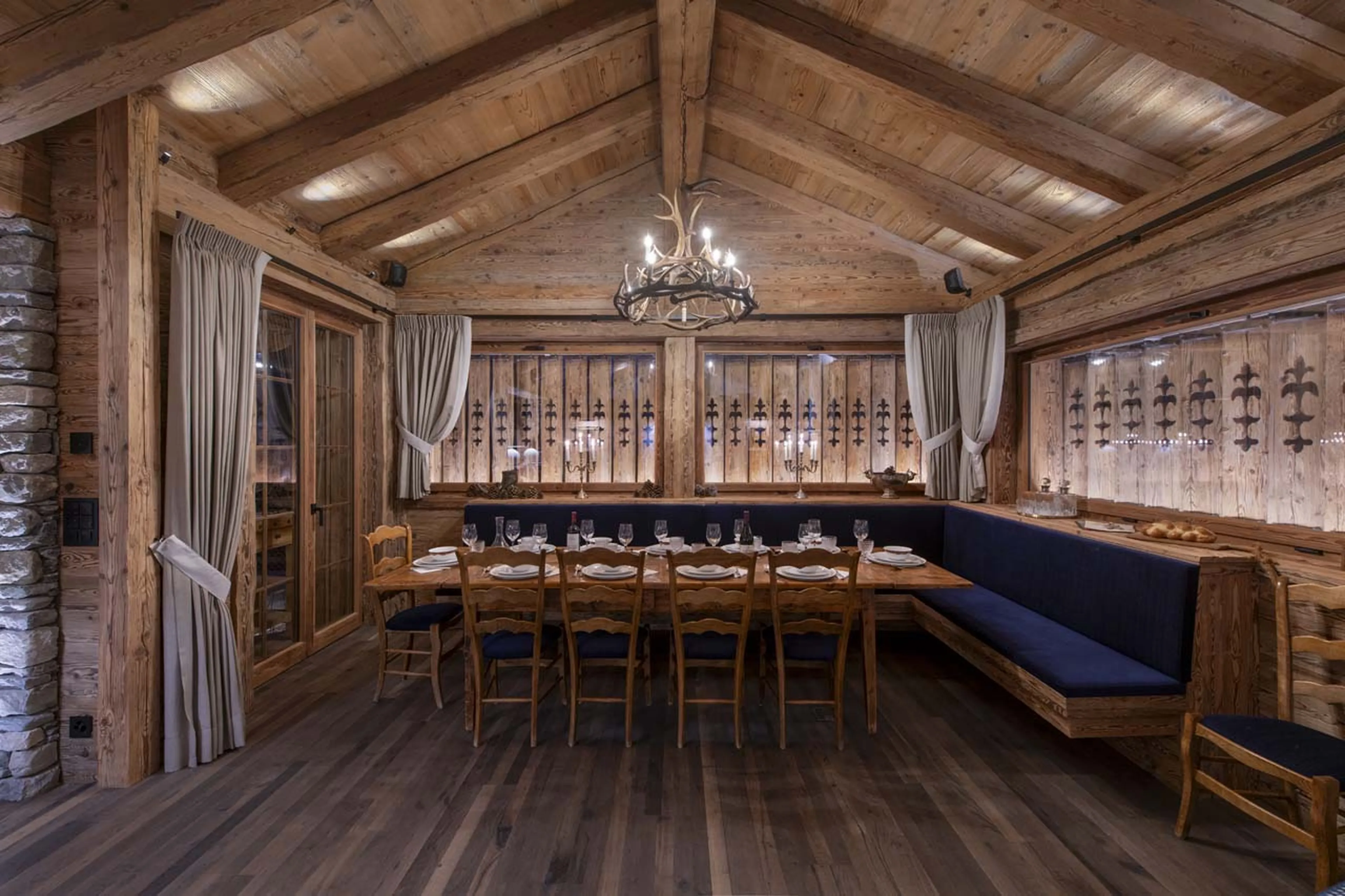 Dining table at Chalet Peter Pan in Verbier