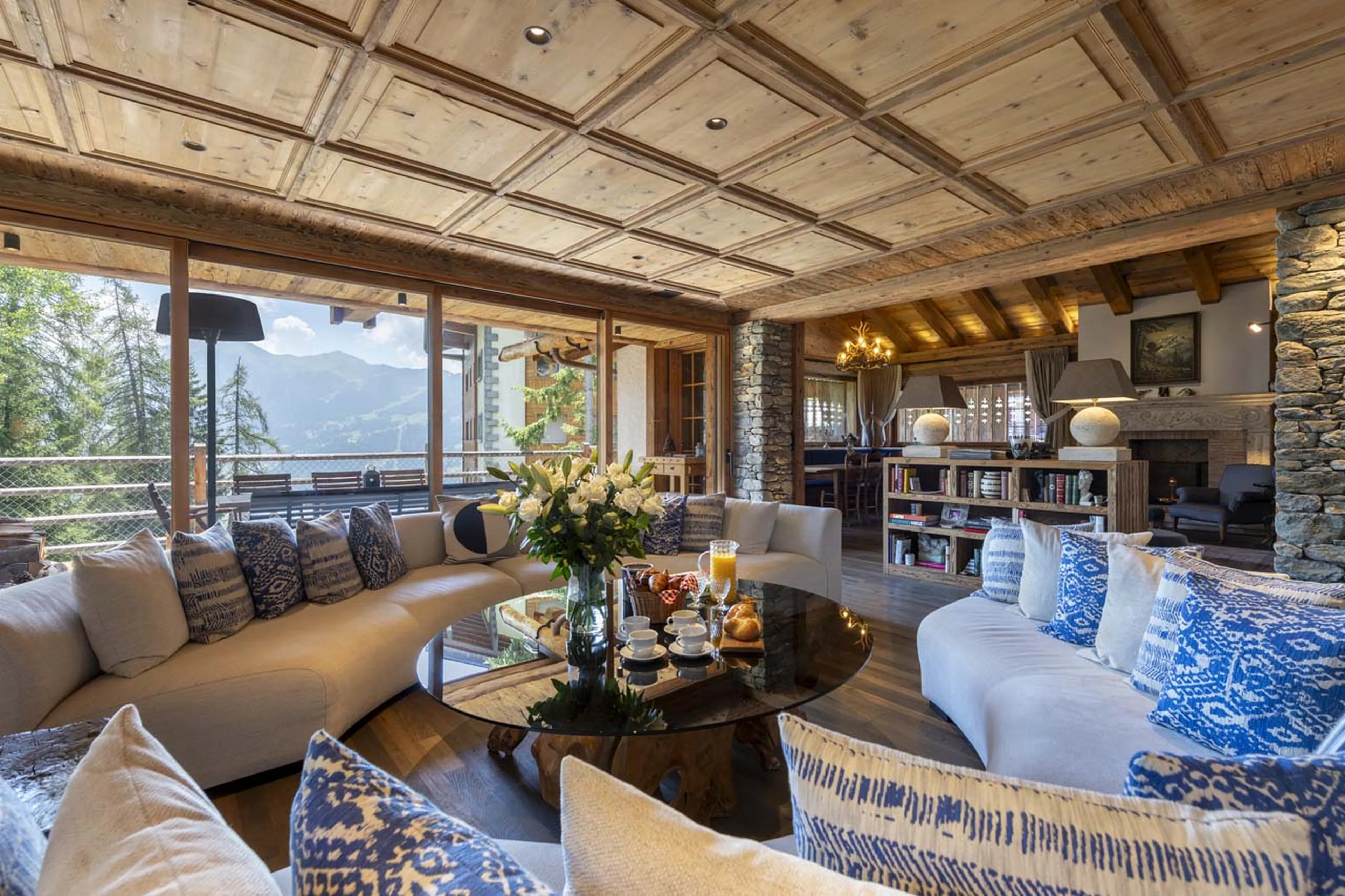 Living and dining area at Chalet Peter Pan in Verbier