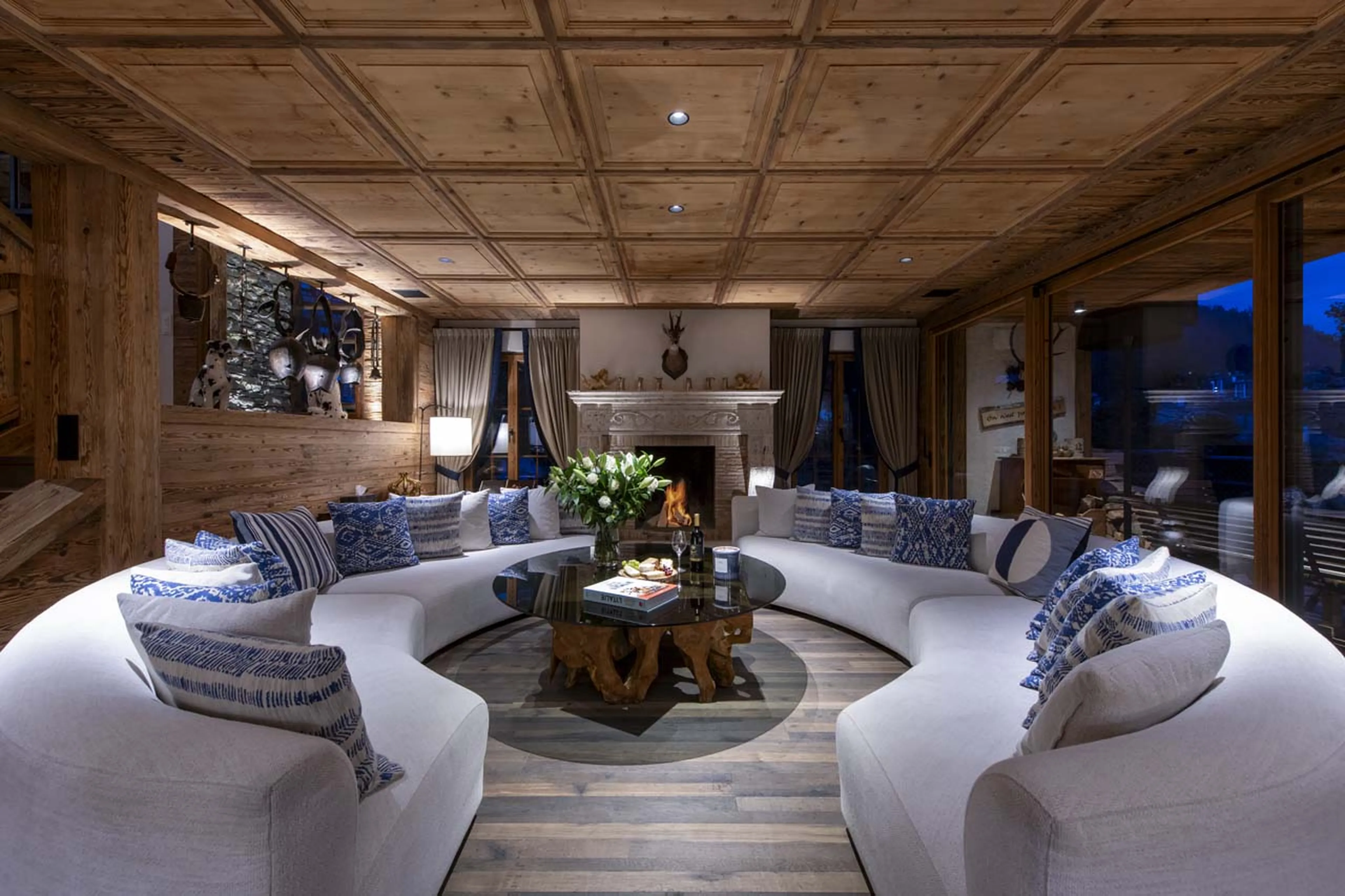 Living area at night at Chalet Peter Pan in Verbier