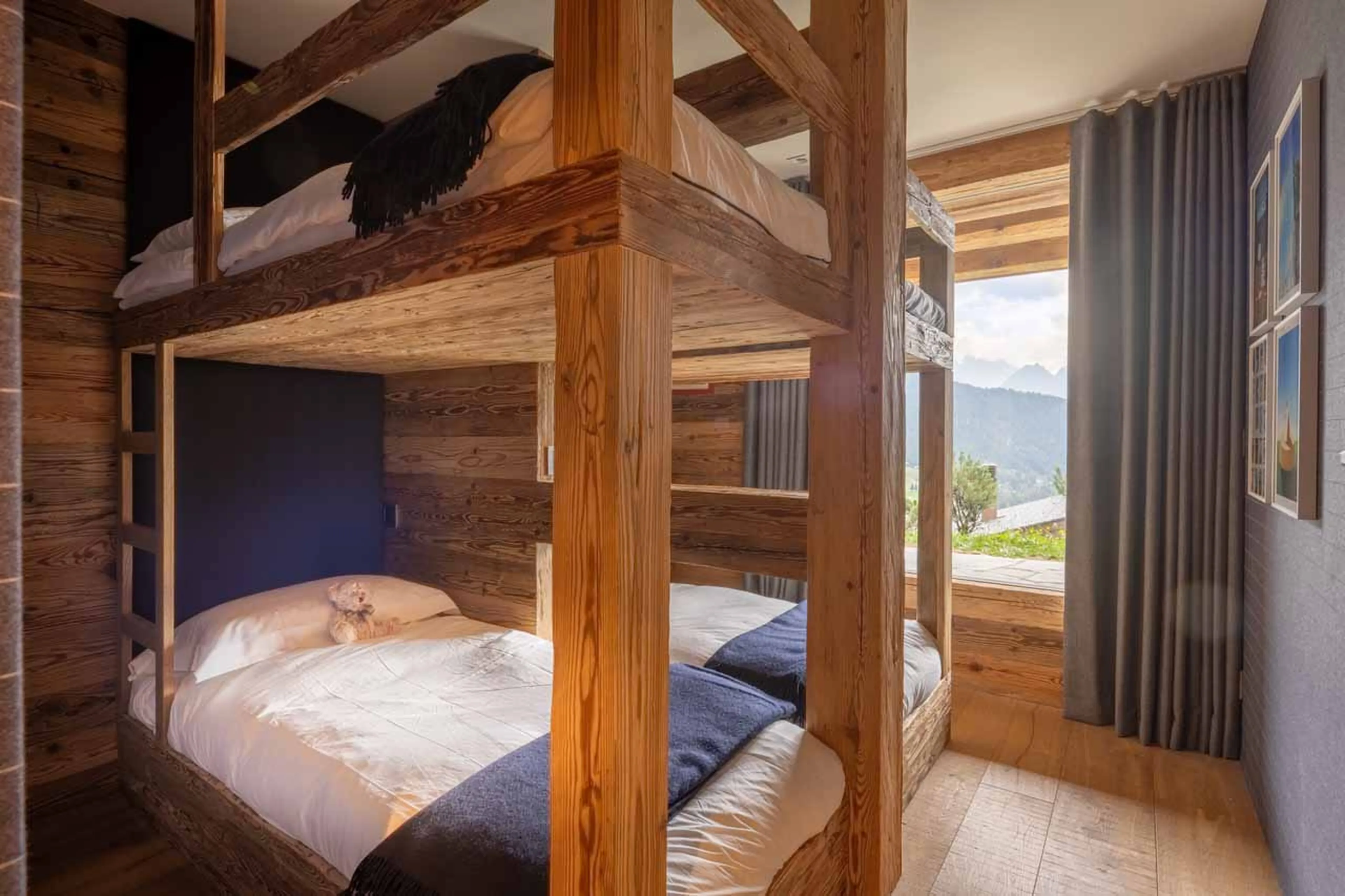 Quad bunk room at Chalet Petheo in Verbier